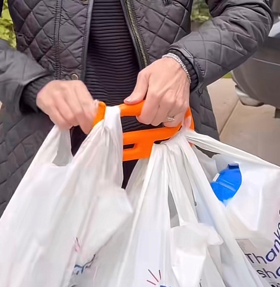 Ergonomic tool for shopping bags