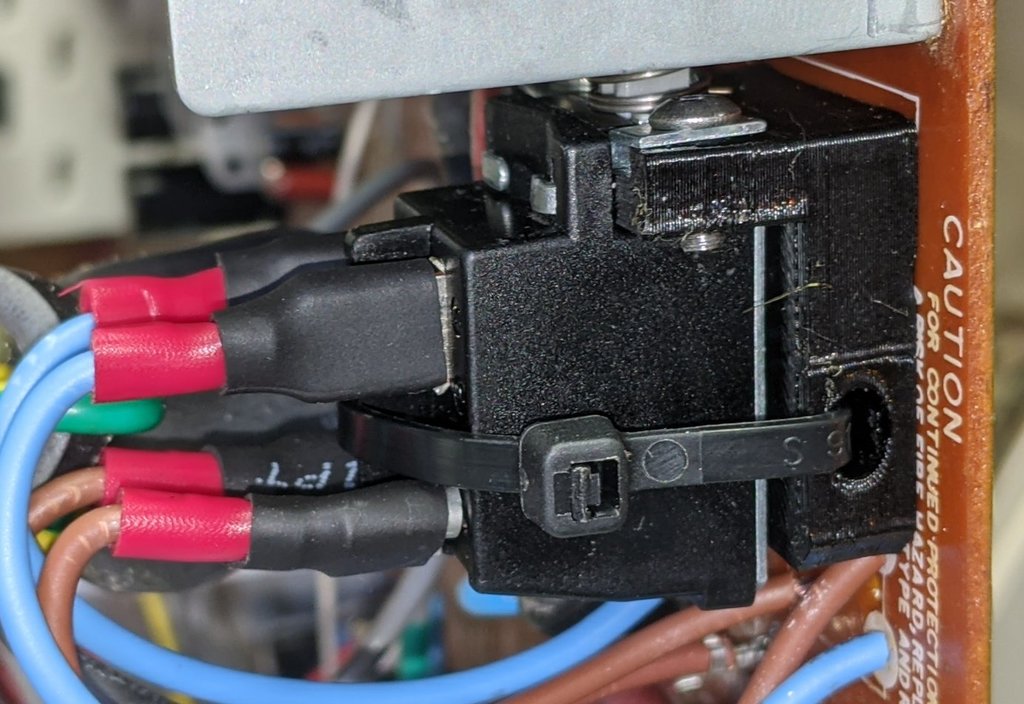 Miniatura 5 do modelo 3D Commodore 1084S power switch support