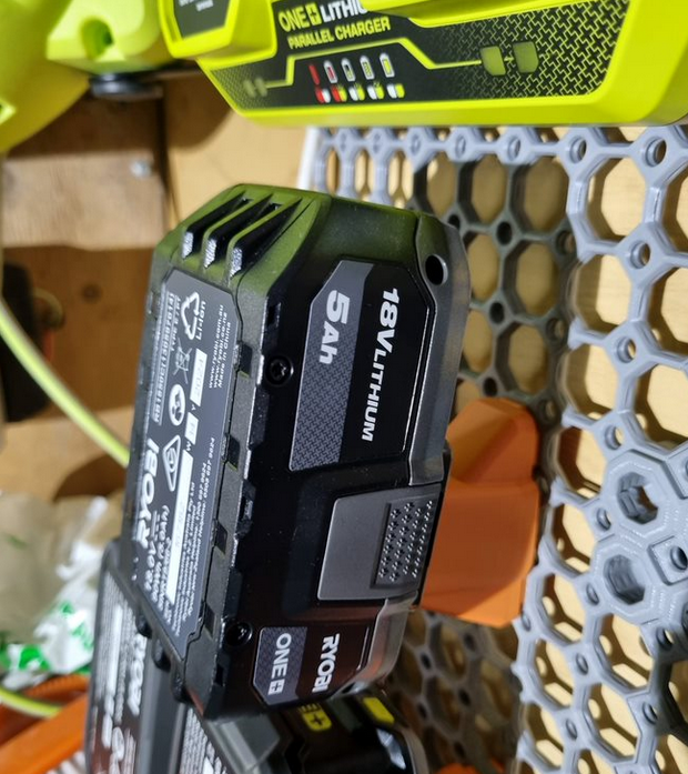 Ryobi 18V Battery holder - Multiboard / Multiconnect