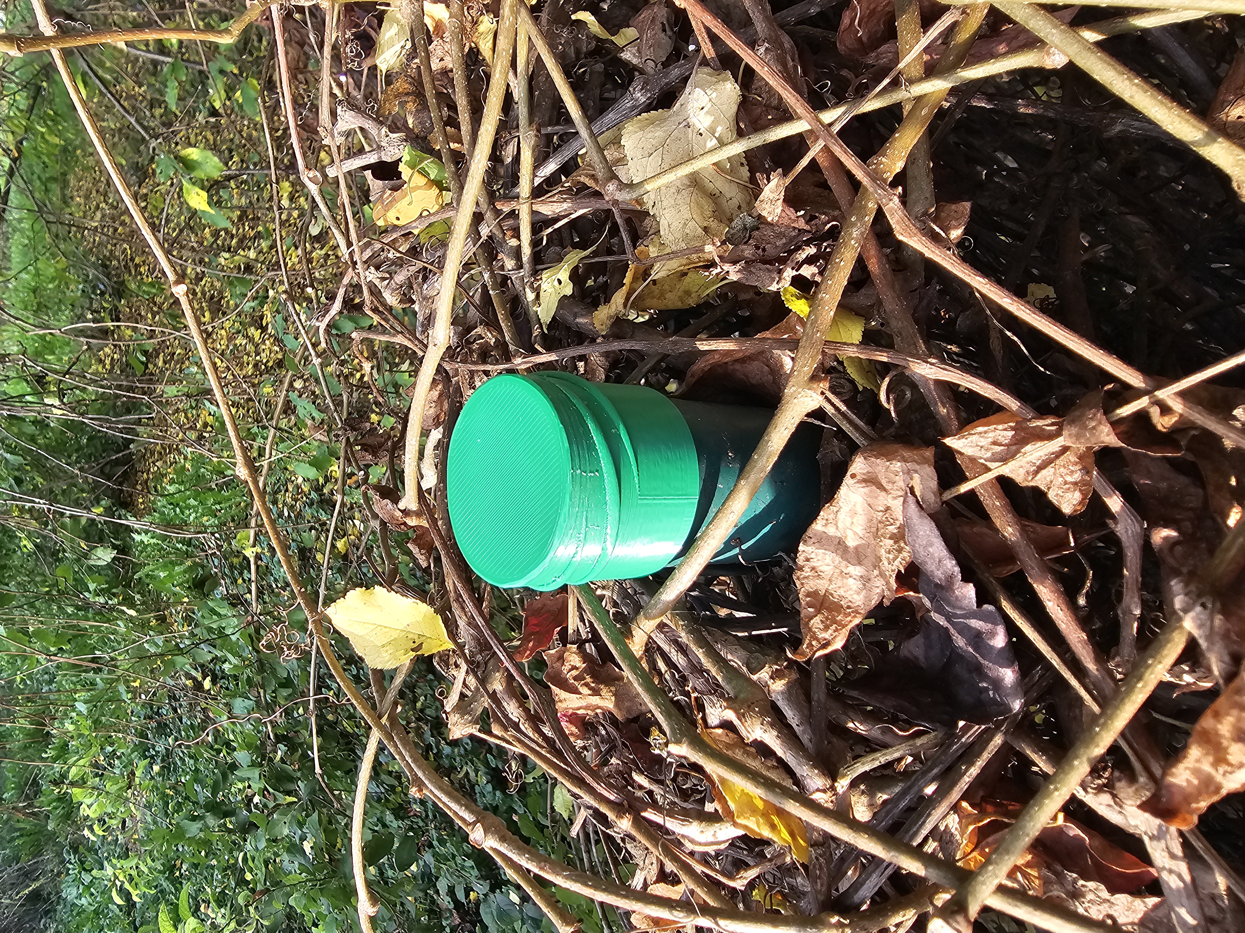 Gartenzaunkappe mit Insekten-Unterschlupf (Garden fence cap with insect shelter) — miniatura 3