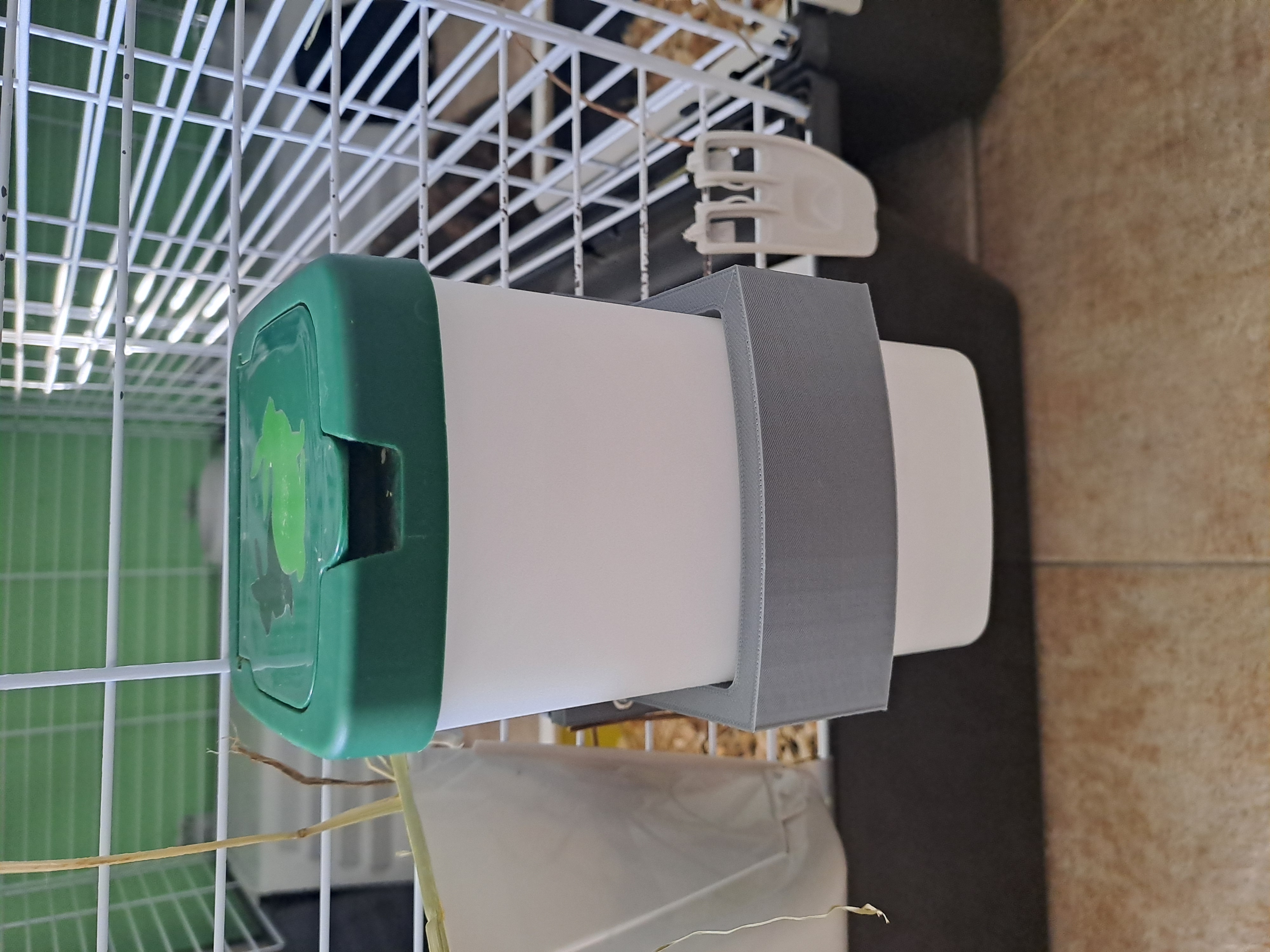 Pet drink flask holder (držák pítka)