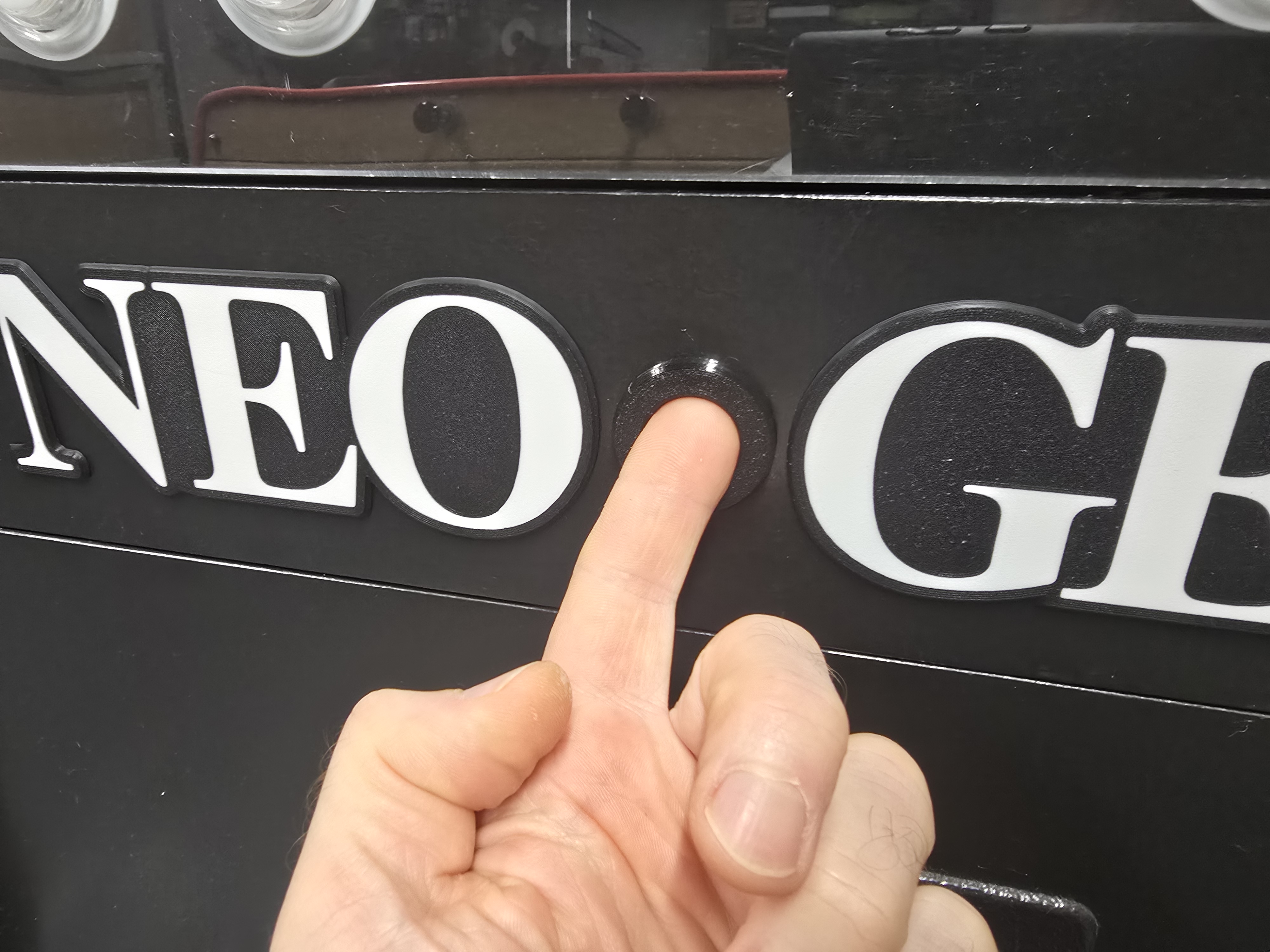 NeoGeo logo with hidden drawer button - Arcade Machine — thumbnail 9