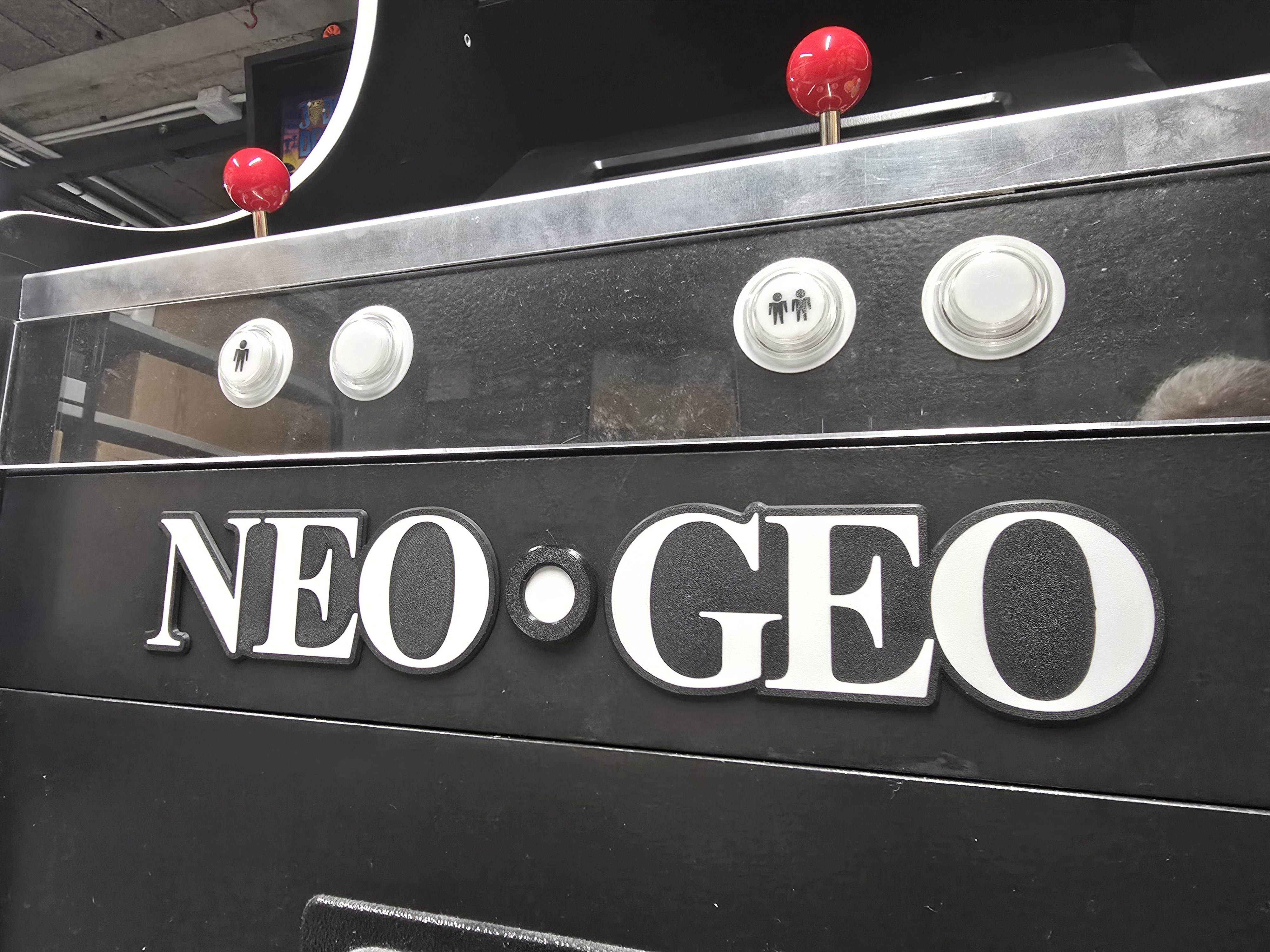 NeoGeo logo with hidden drawer button - Arcade Machine — thumbnail 8