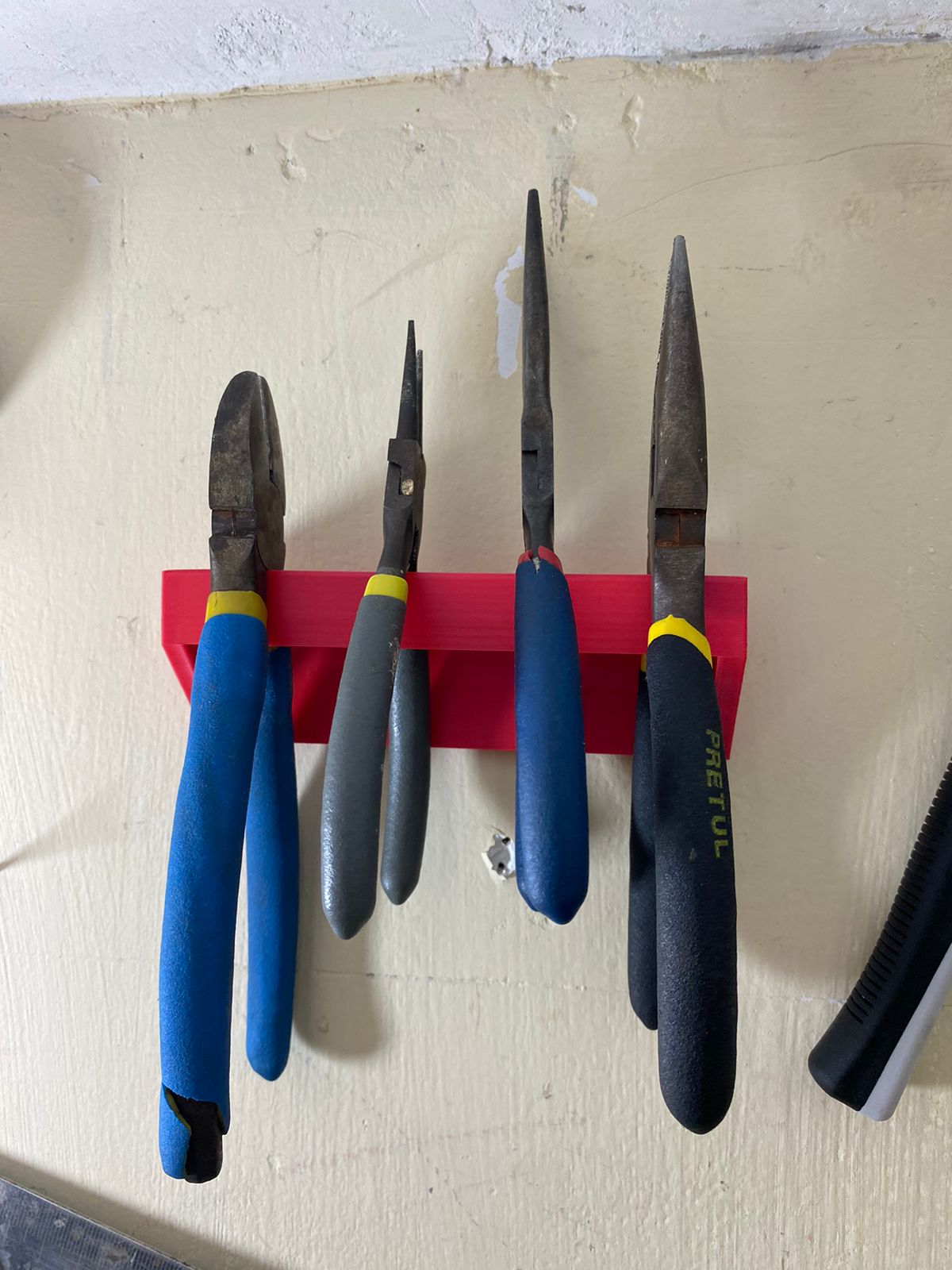Wall Mountable Pliers Holder - smaller — miniatura 2