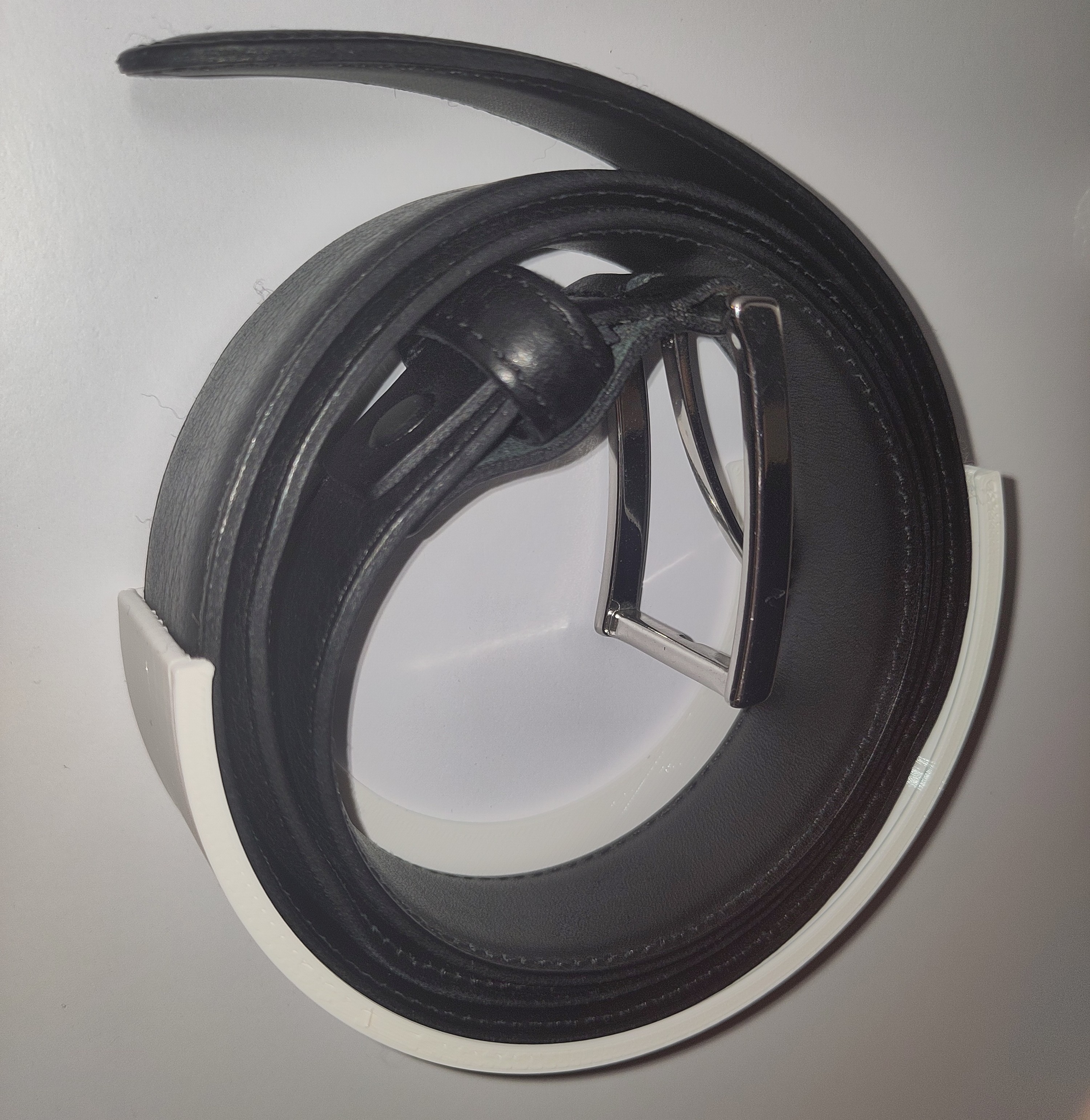 Wall mounted belt holder