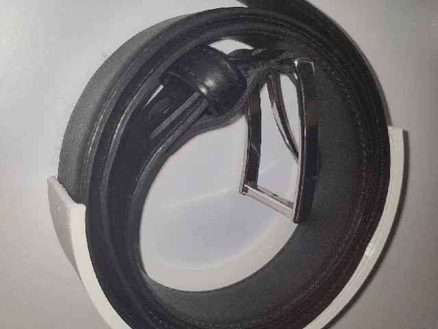 Wall mounted belt holder