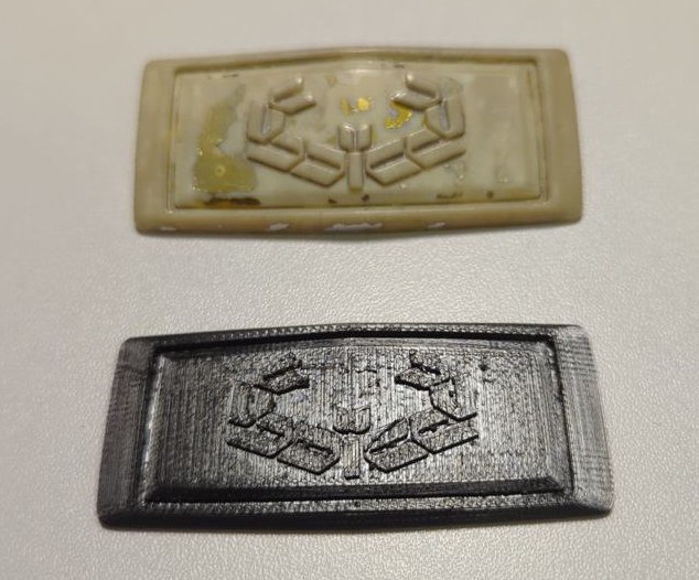 Nissan Laurel C31 emblem