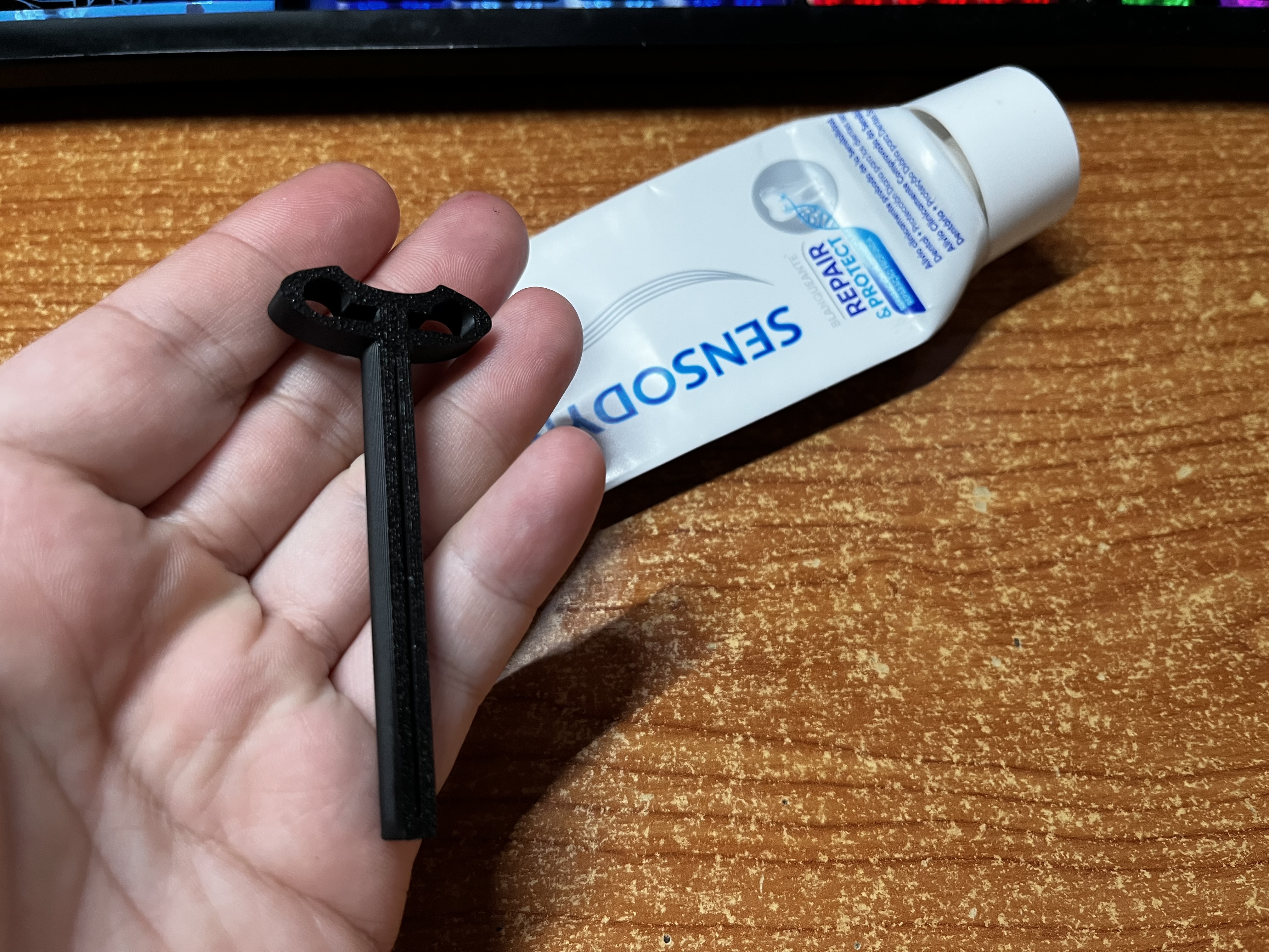 Simple Sturdy Tube Squeezer - Type 2