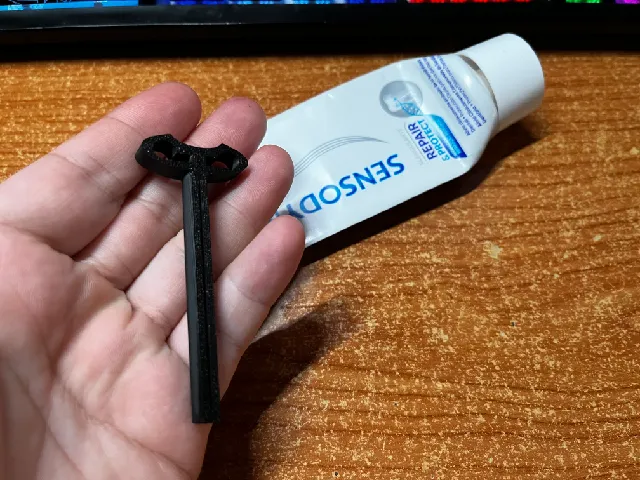 Simple Sturdy Tube Squeezer - Type 2