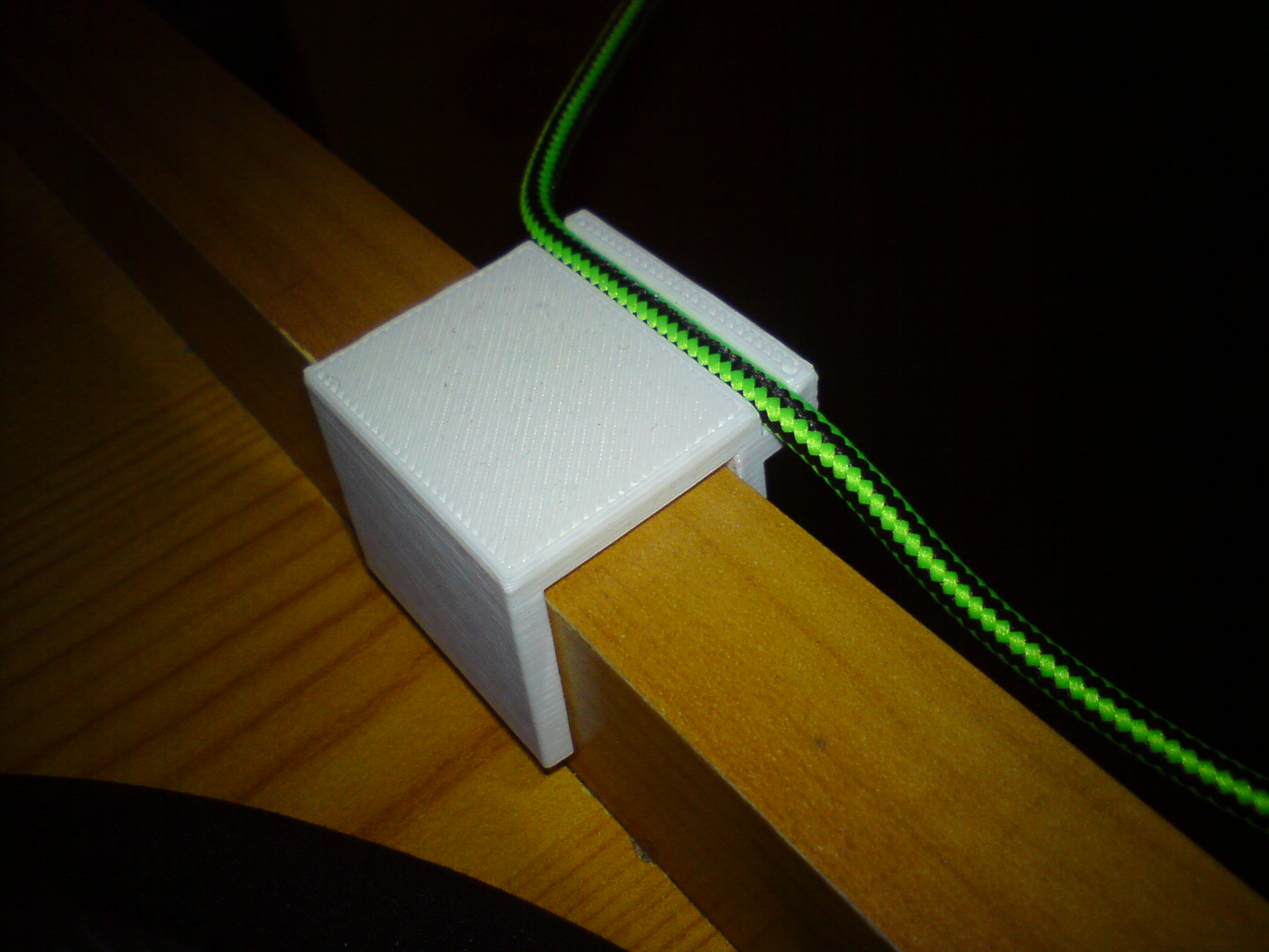 Miniatura 2 do modelo 3D Mouse cable holder