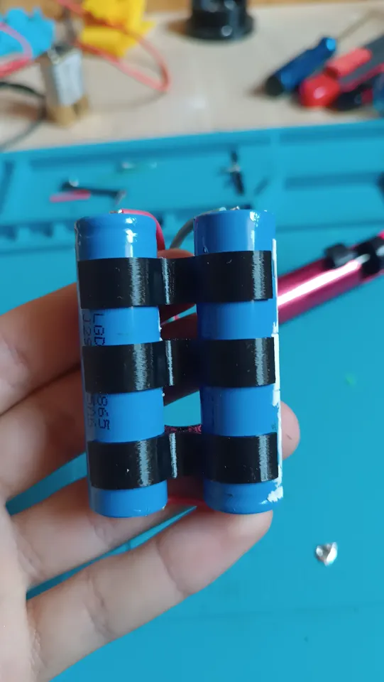 2S 18650 Li-ion battery pack clip by David Ondřej | Download free