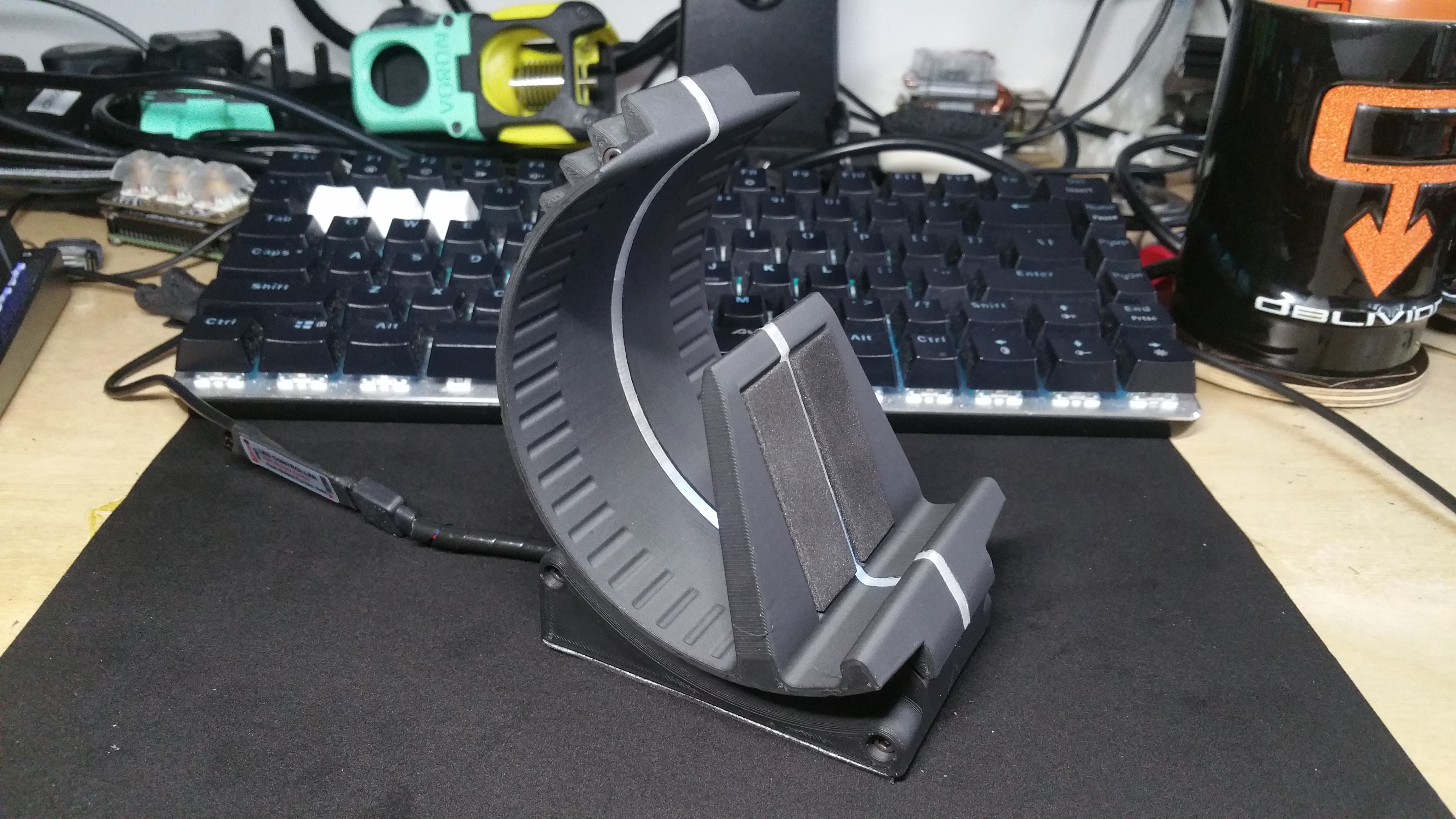 Cyberpunk style (Geared) Phone Stand