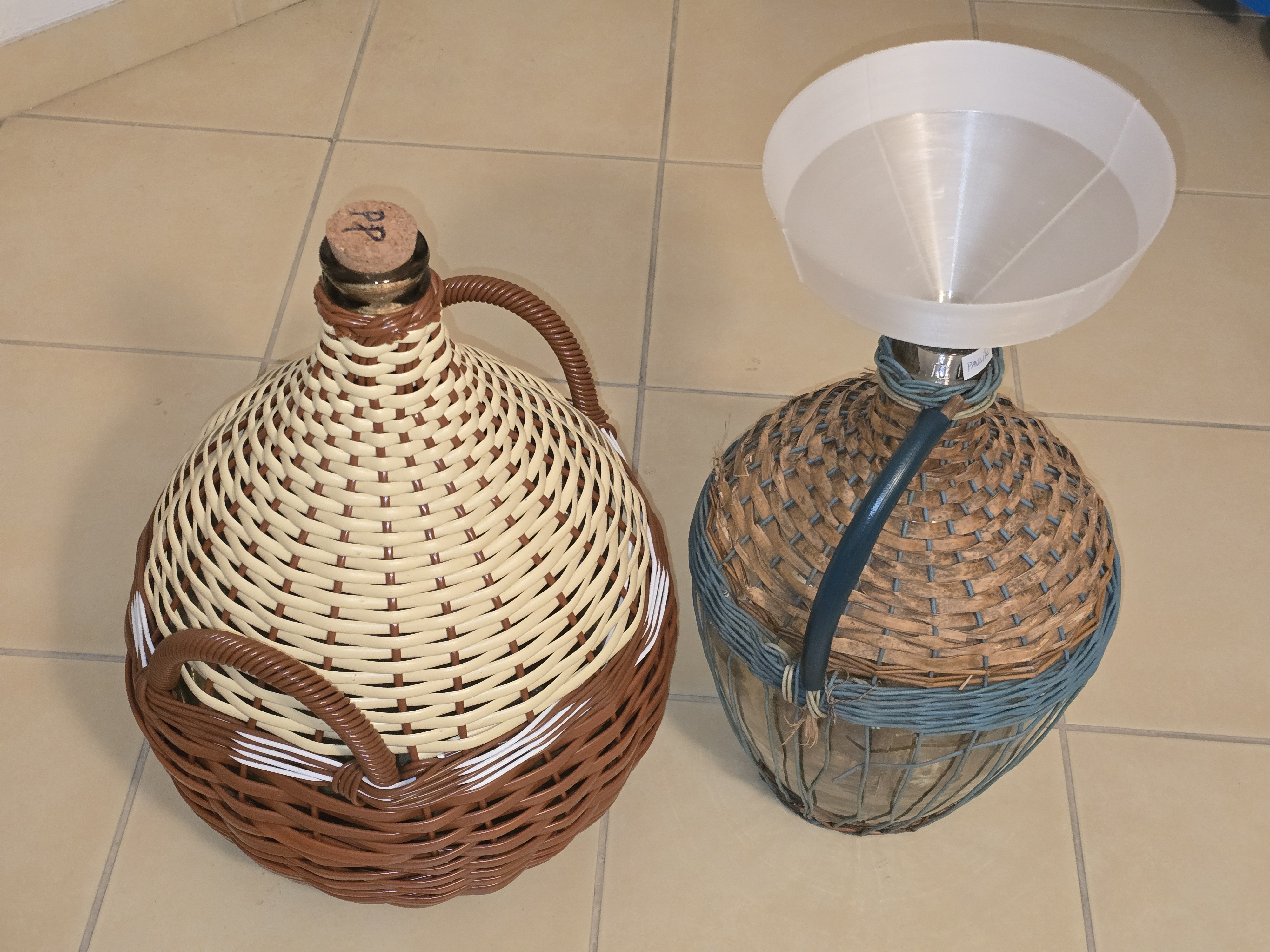 Lievik na demižón / Funnel for demijohn, carboy, jug