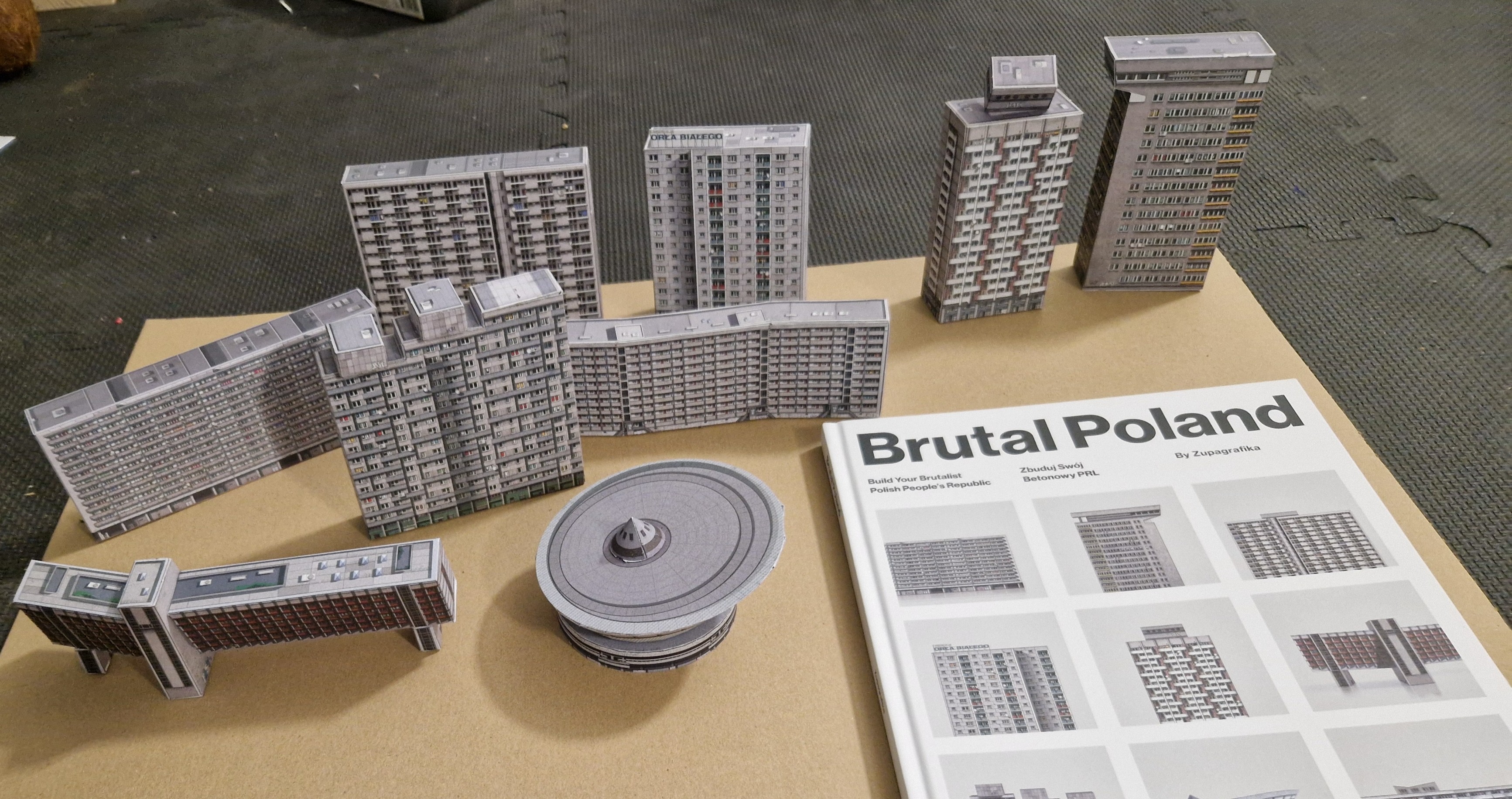 Brutal Poland - scaffolding for models — miniatura 3