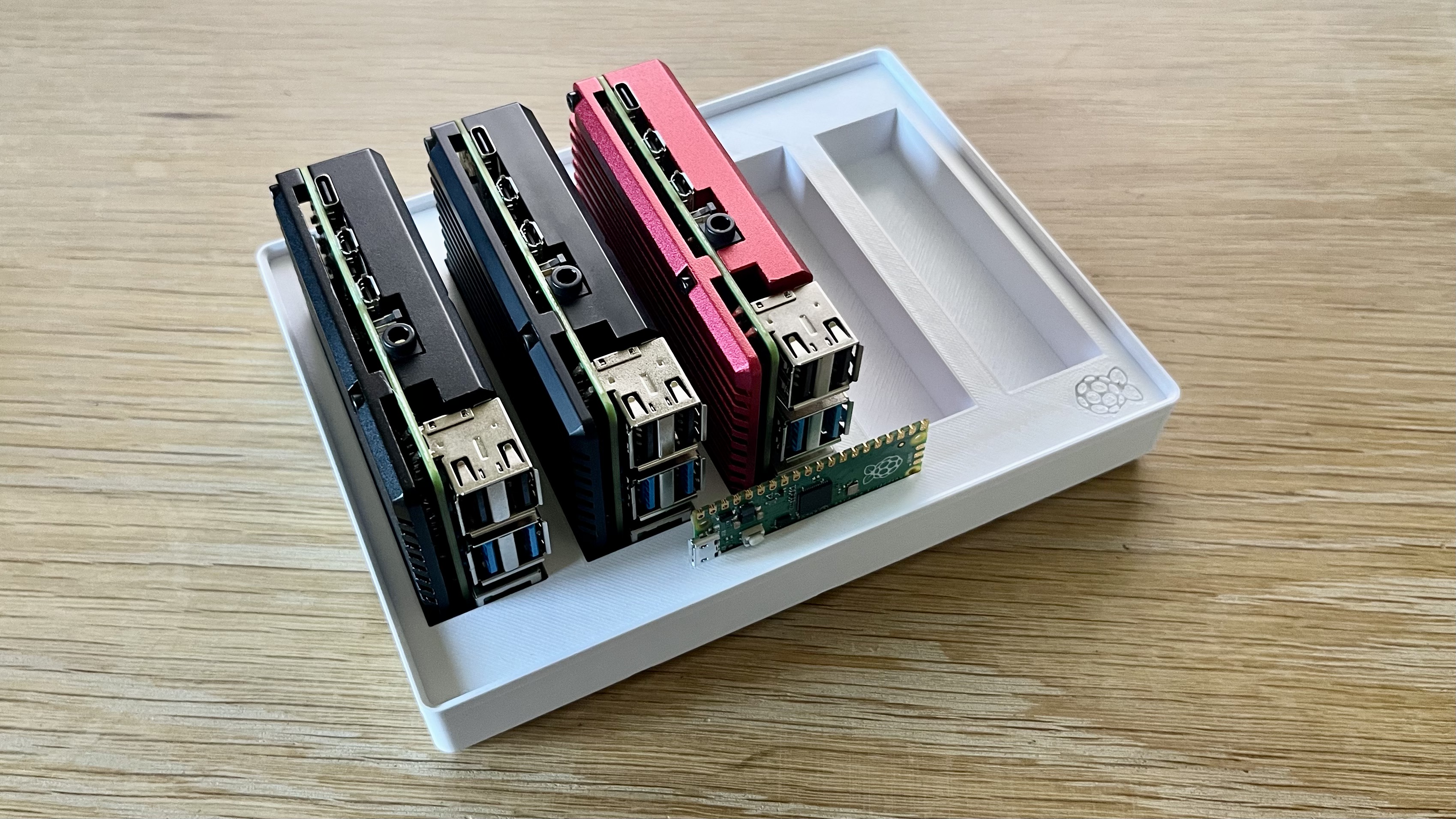 Gridfinity Holder for 5x Raspberry Pi in armour cases and 2x Pi Pico