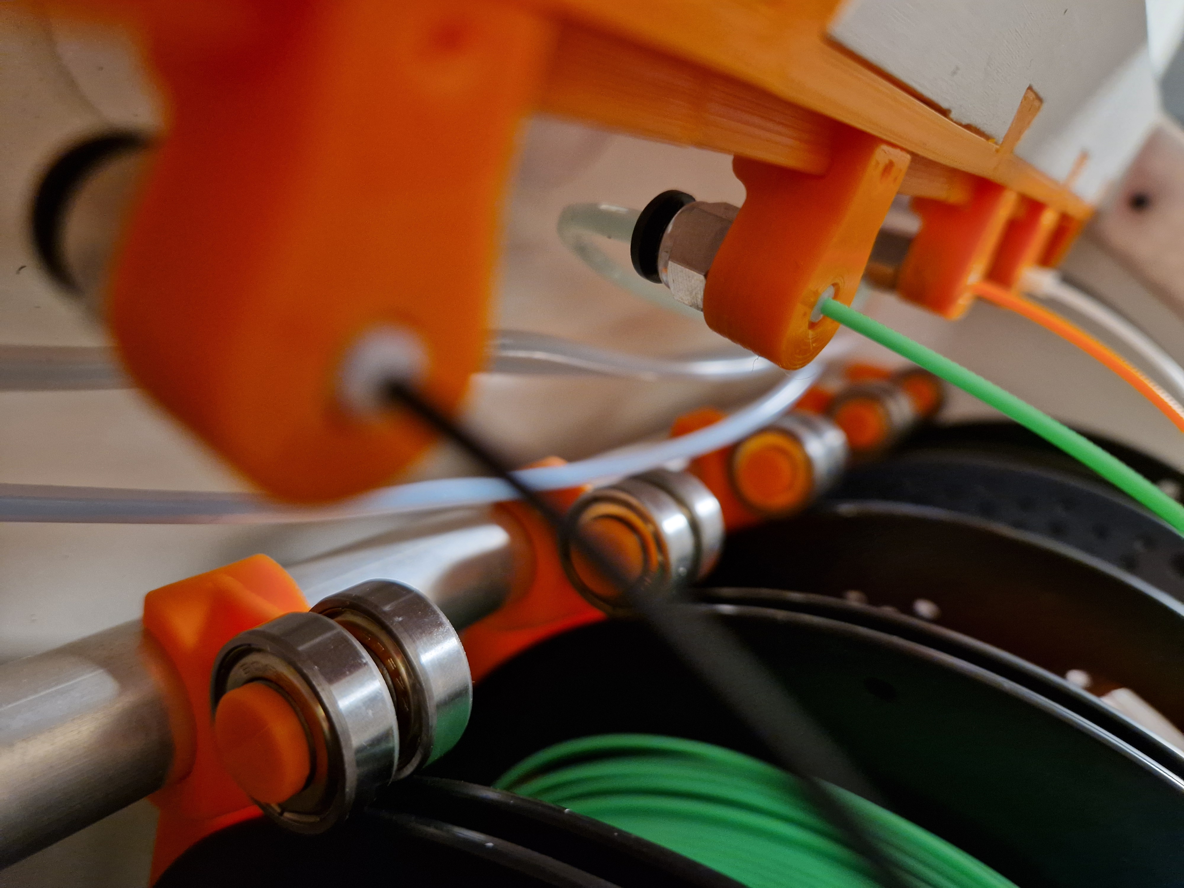Adjustable variable spaced filament guides for (Un)original Prusa Drybox 3D model thumbnail