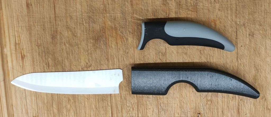 Ceramic knife handle