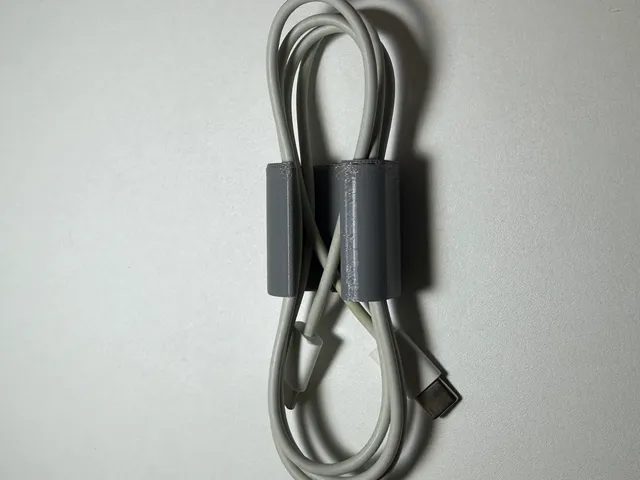 Simple cable holder