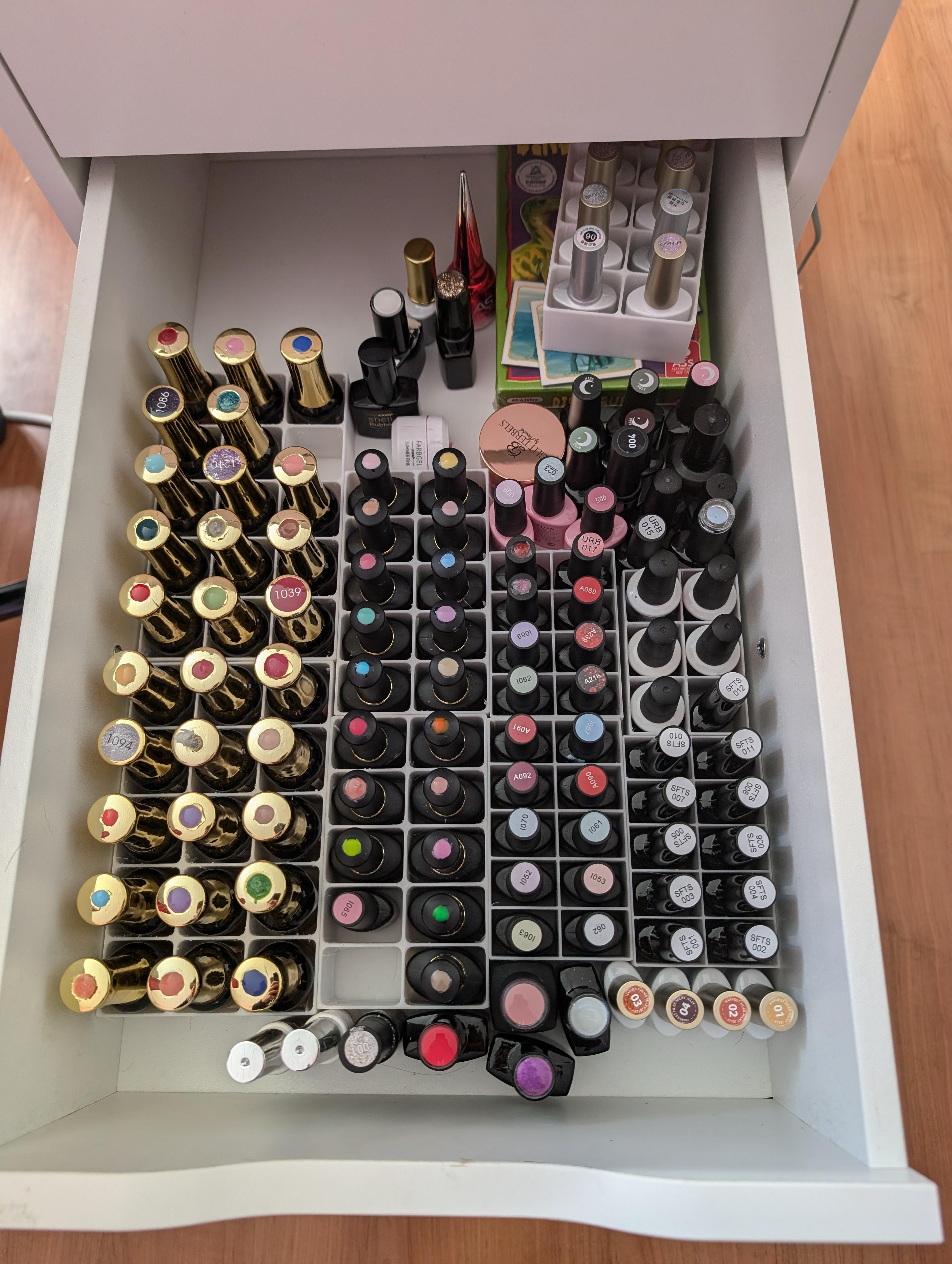 Parametric divided organizer/nail polish organizer