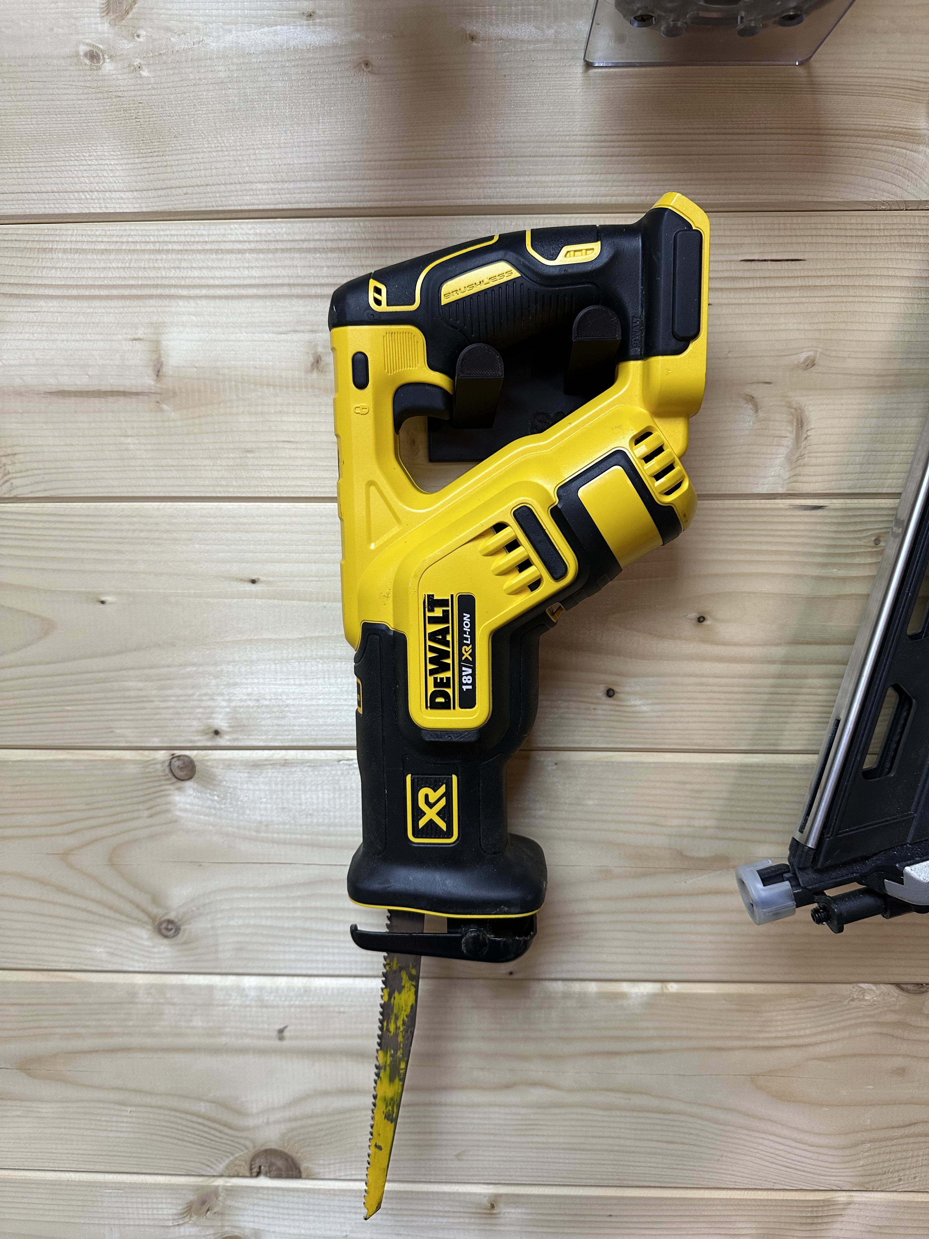 DeWalt DCS367 Reciprocating Saw Wall Holder