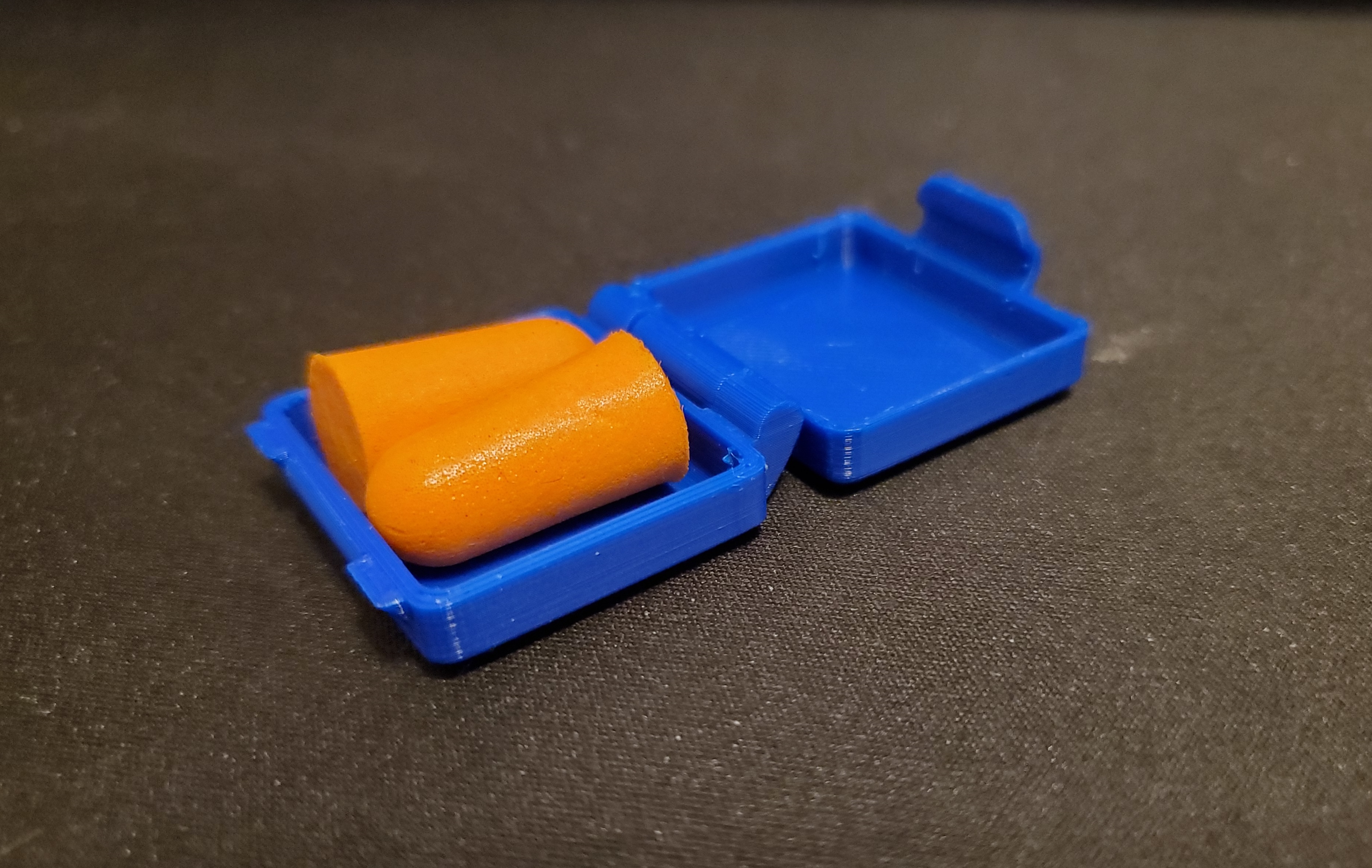 Print in place Ear plug case with easy open tabs