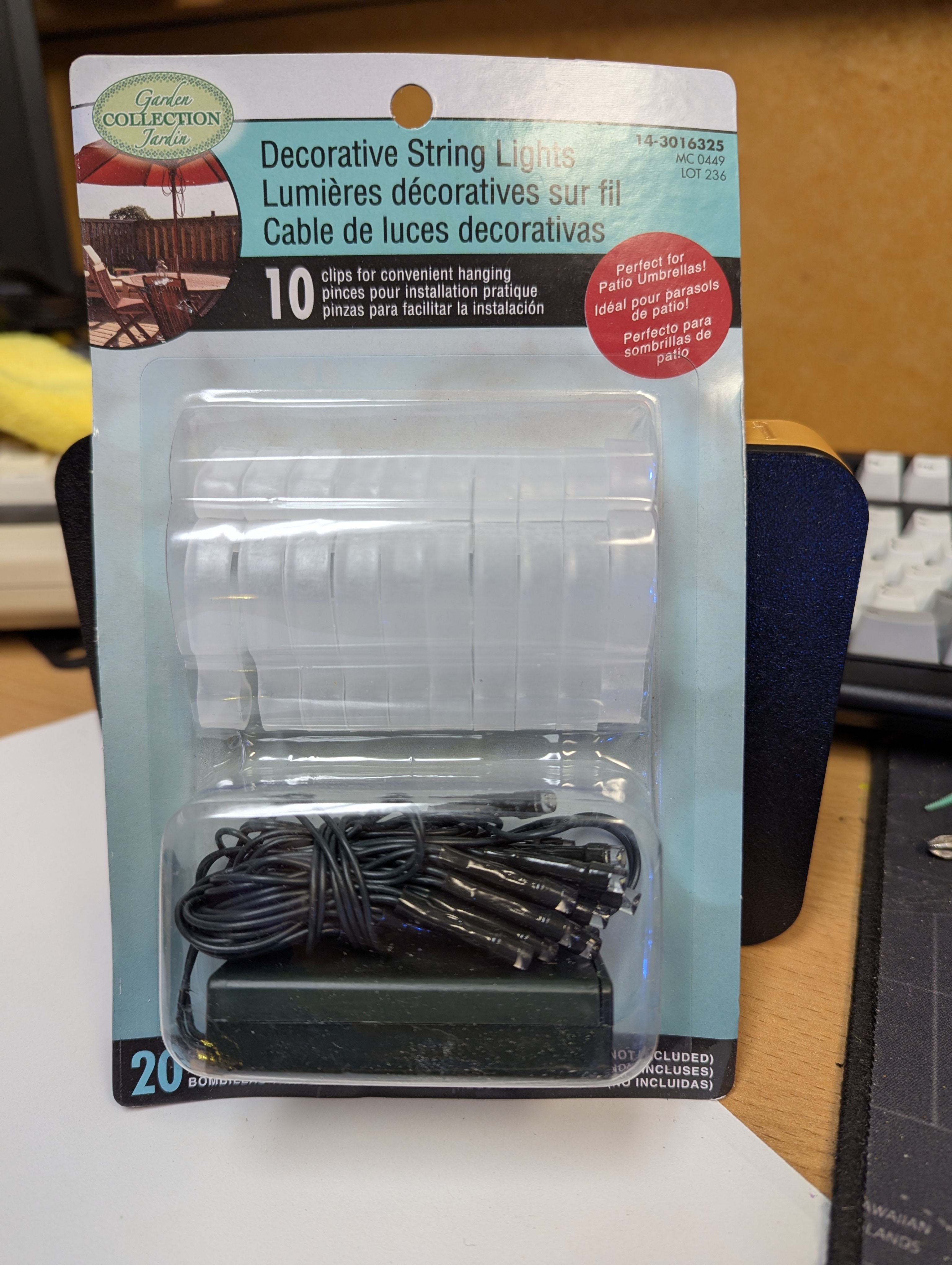 Miniatura 6 do modelo 3D Dollar Store Christmas Light Cap Covers