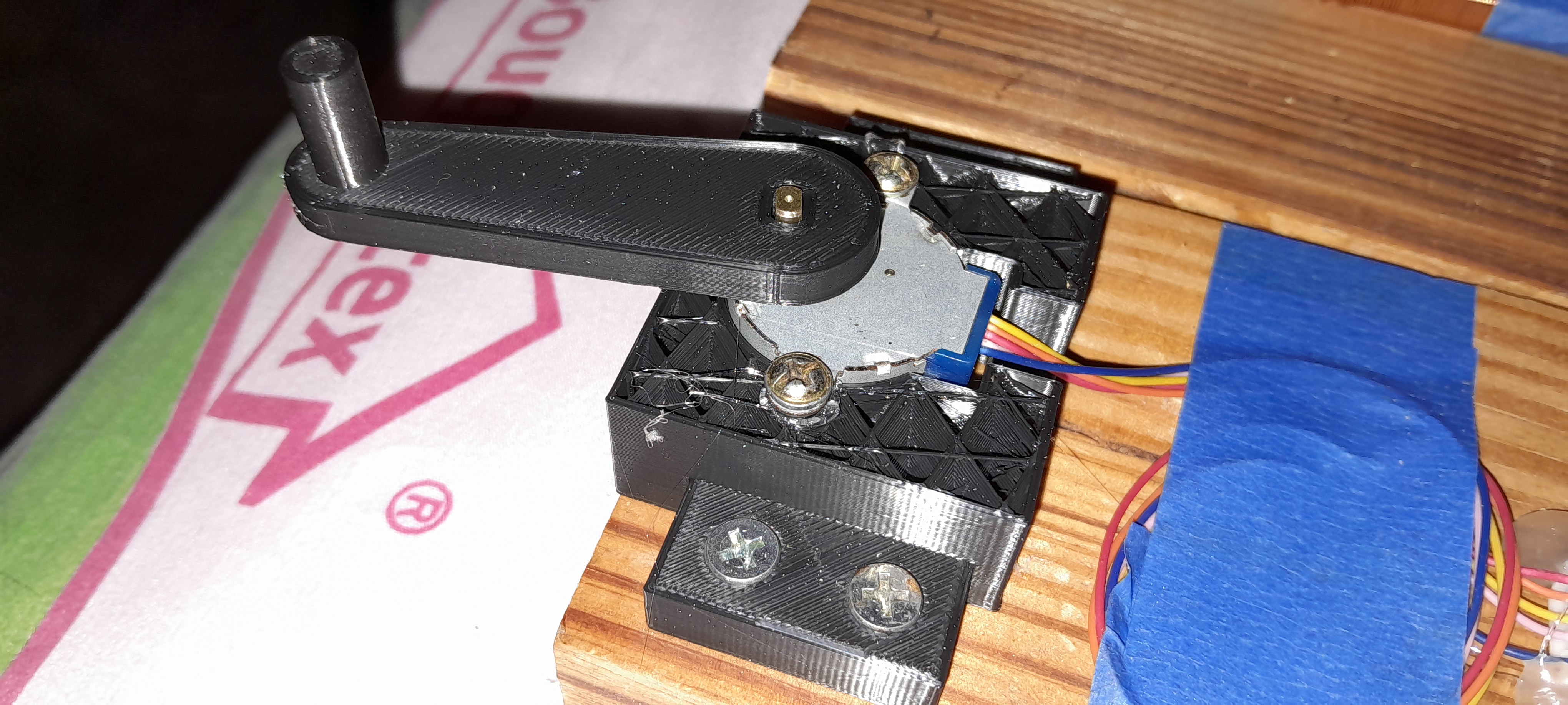 Simple hand-cranked Dynamo based on 28BYJ-48 stepper motor