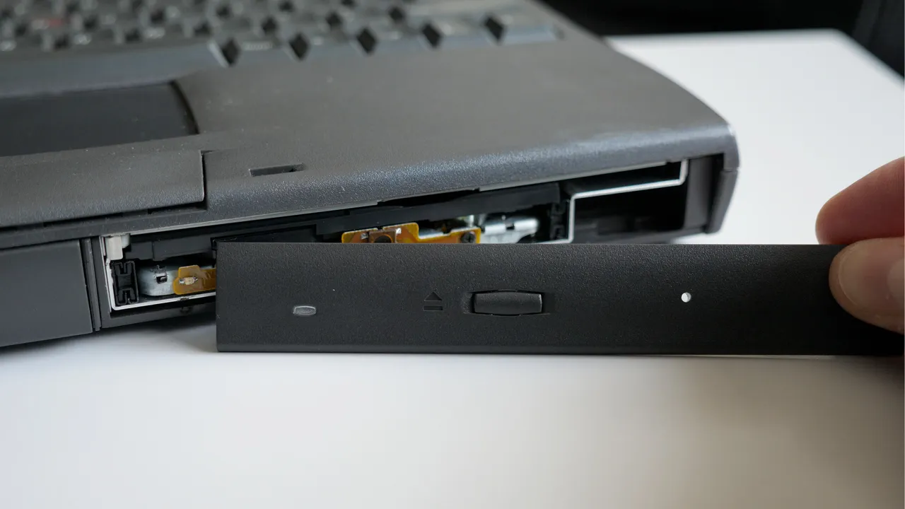 PowerBook 1400 CD-ROM Drive Bezel Brackets by This Does Not