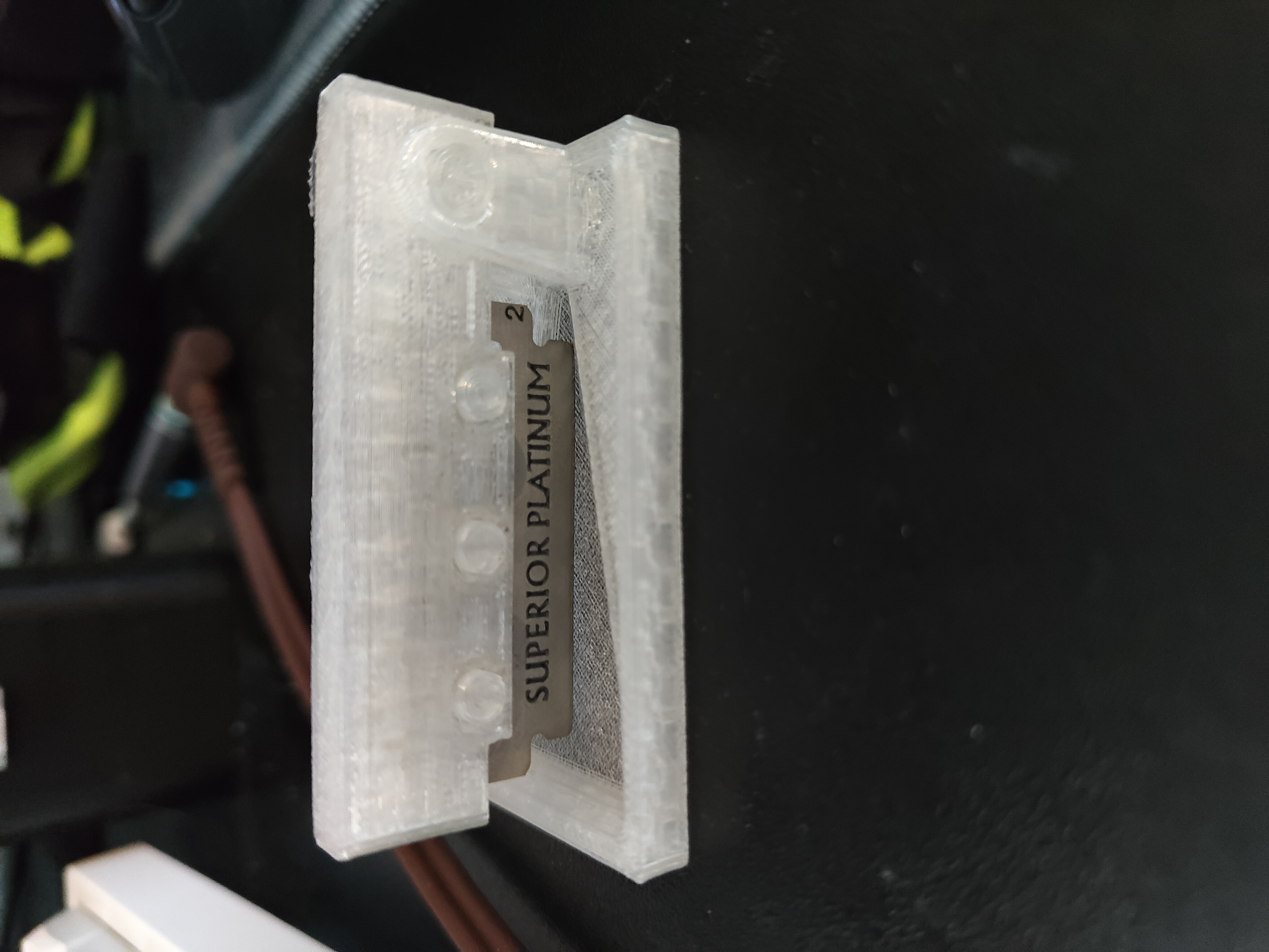 Safety razor blade pill cutter