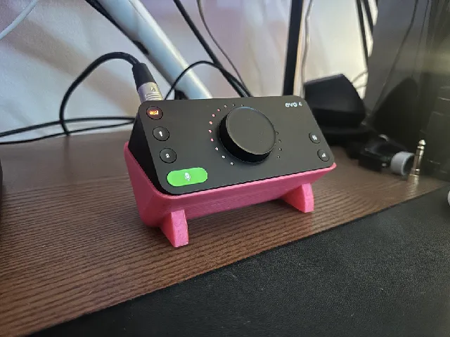 Audient evo 4: A 45degree stand