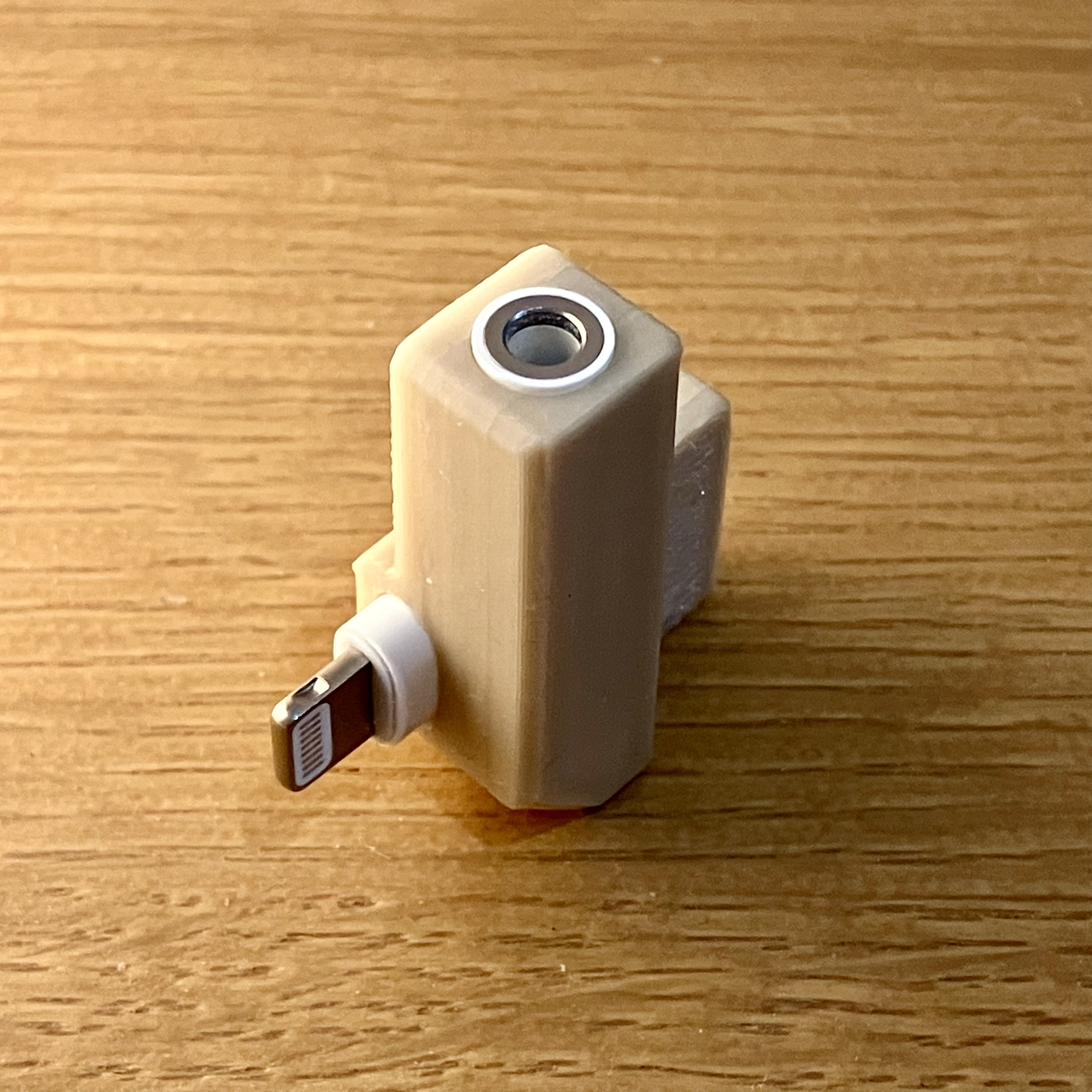 Lightning audio adapter case — thumbnail 4