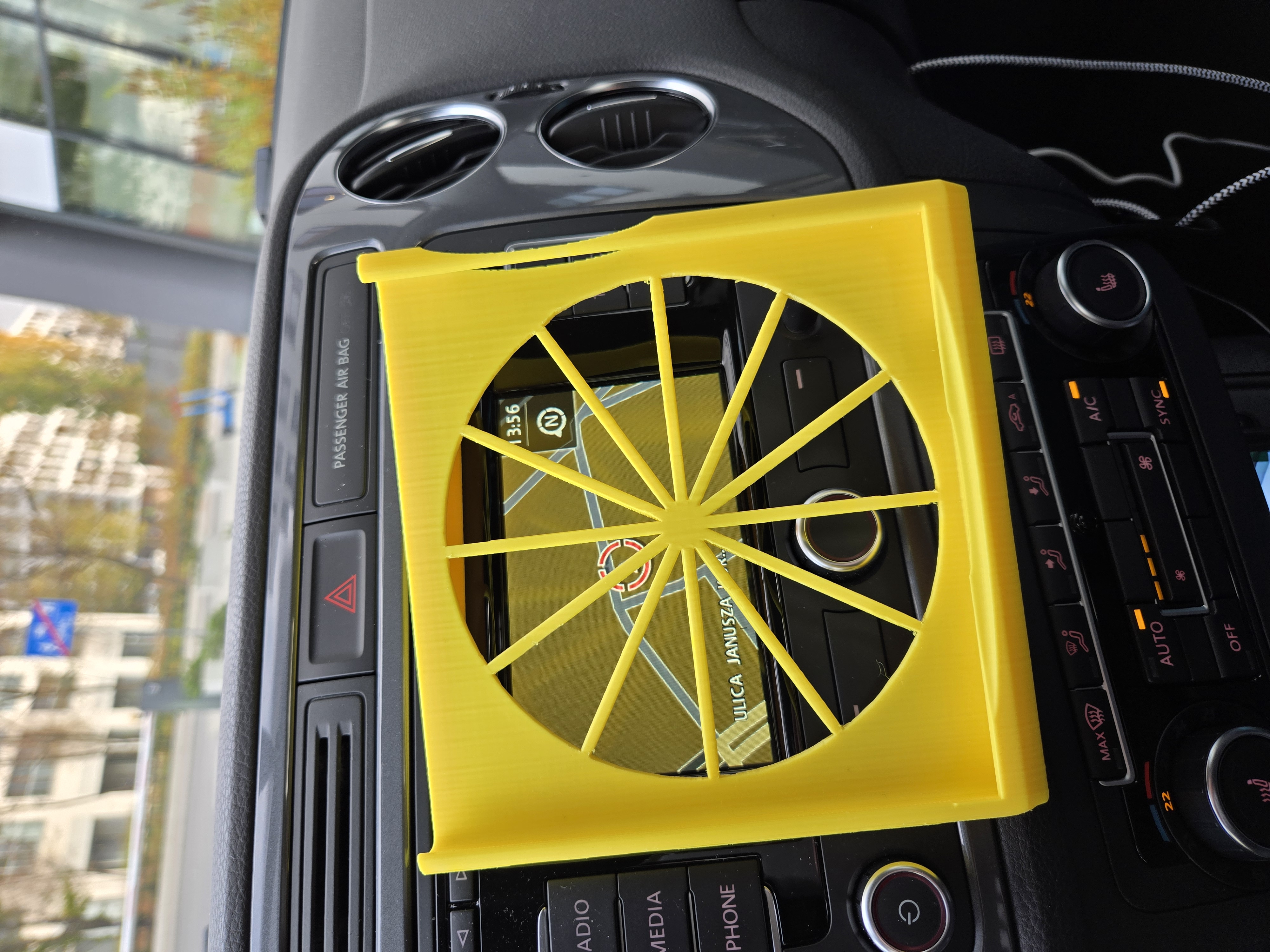 Samsung Galaxy Fold6 Car Holder variant 3