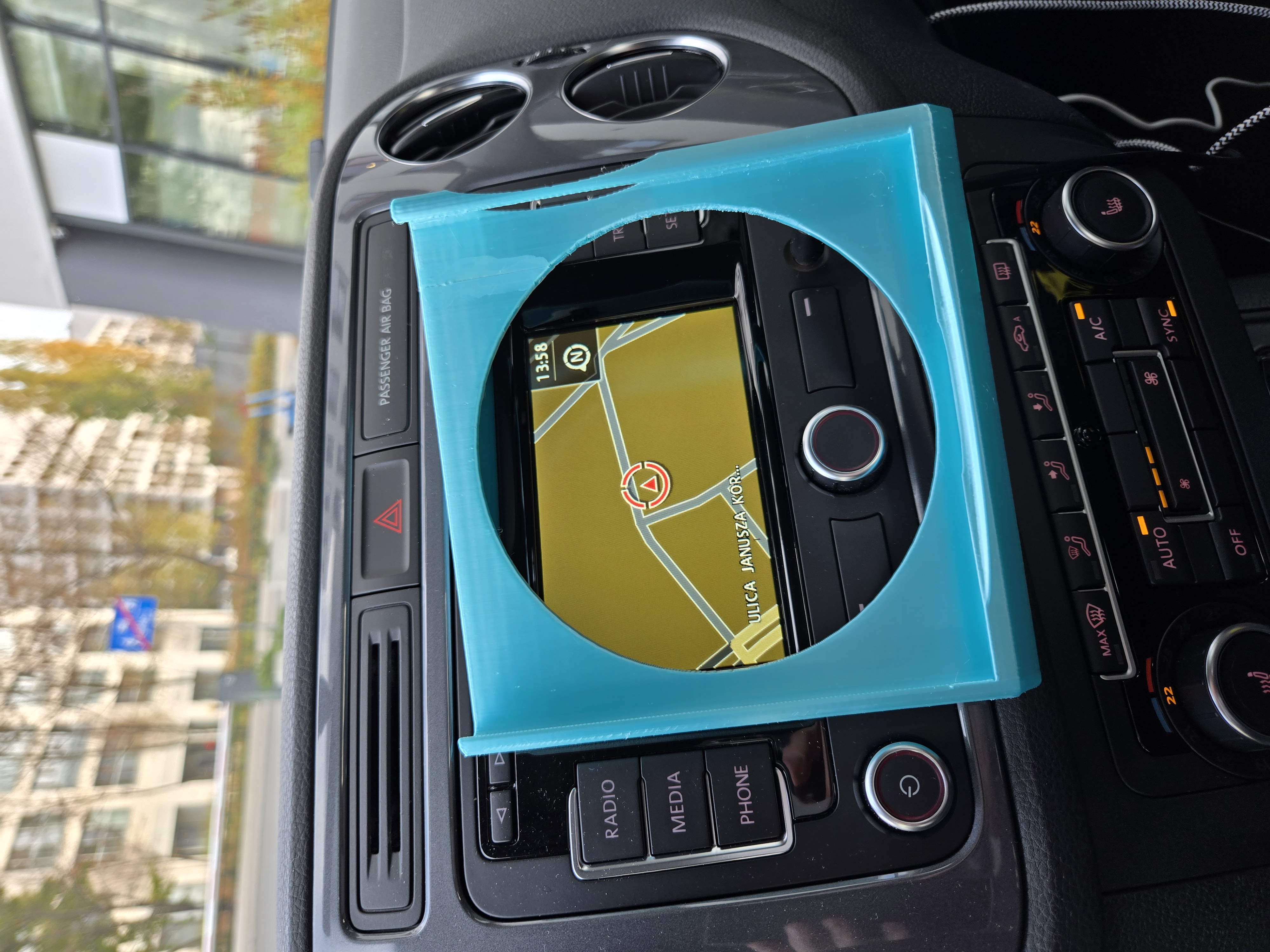 Samsung Galaxy Fold6 Car Holder variant 4