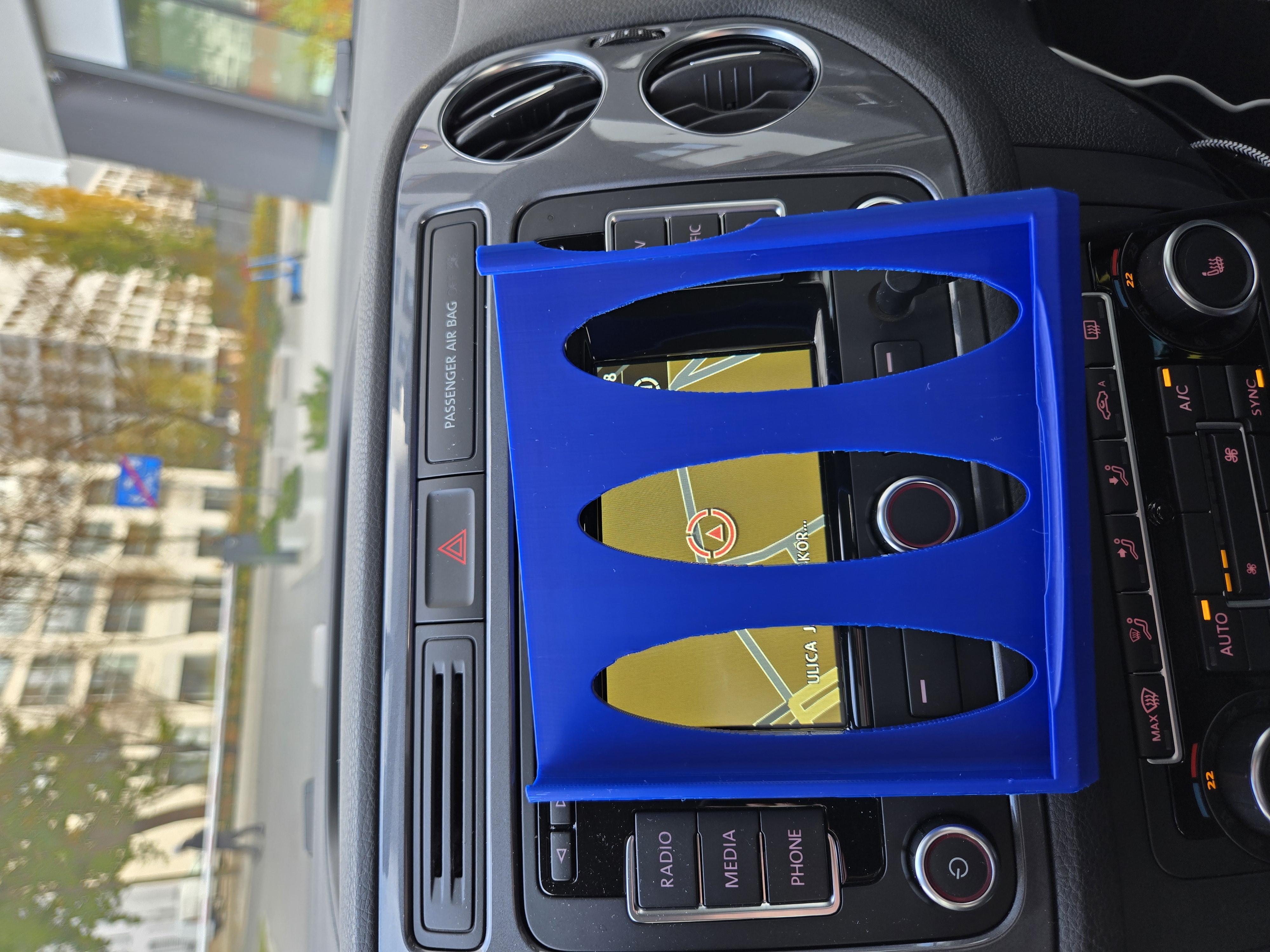Samsung Galaxy Fold6 Car Holder variant 2