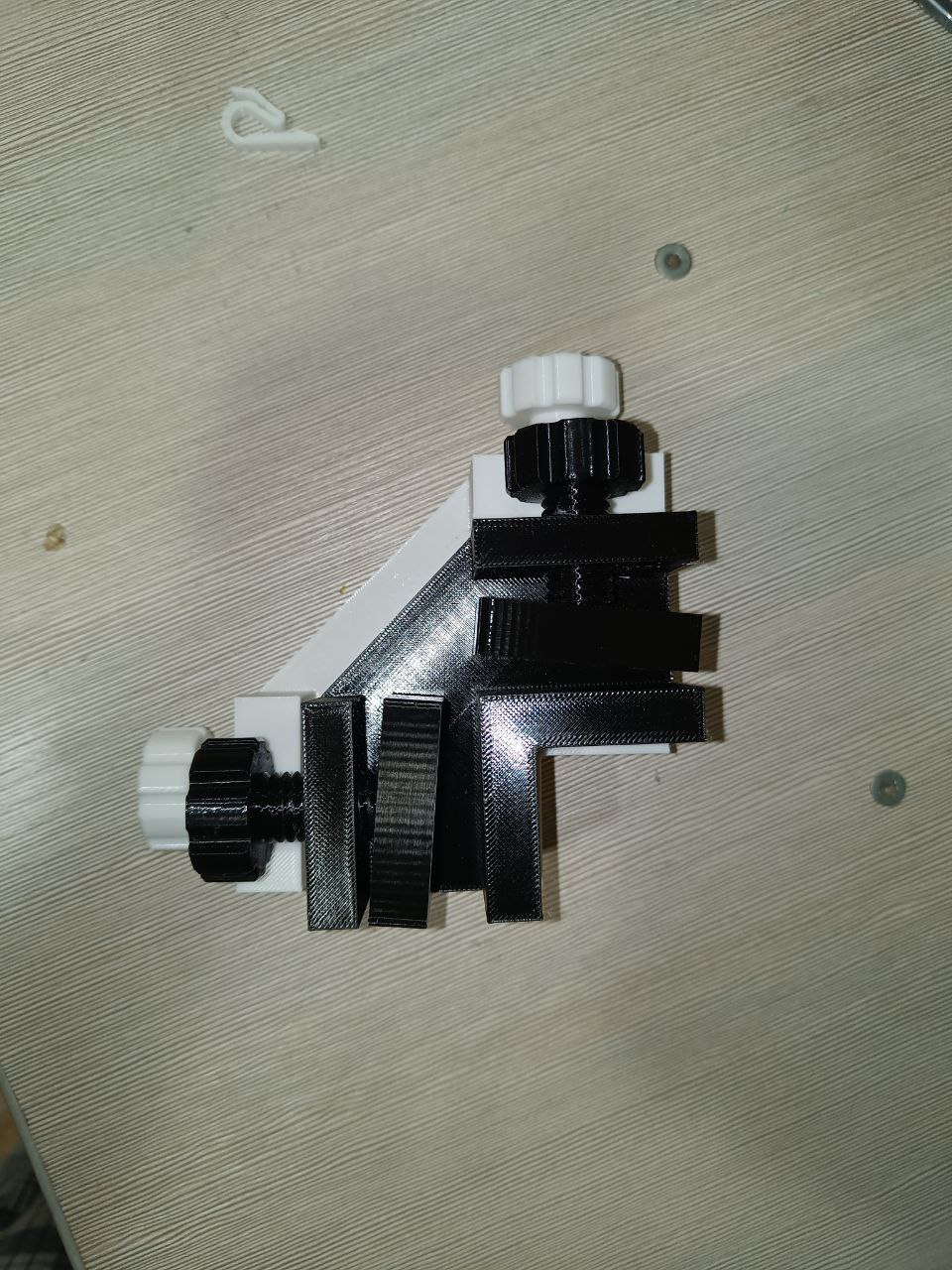 Miniatura 3 do modelo 3D Corner clamp/vice