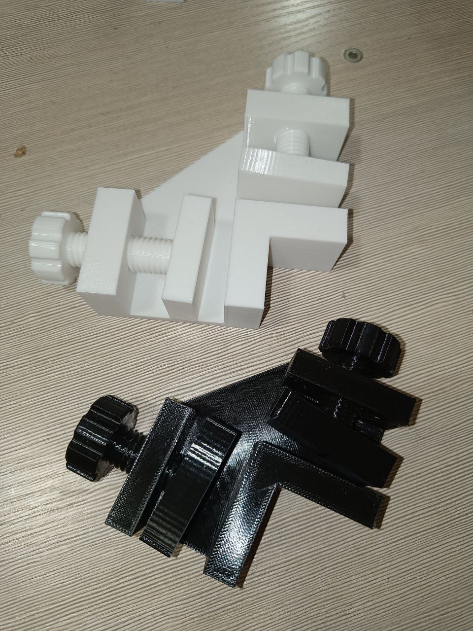 Miniatura 2 do modelo 3D Corner clamp/vice