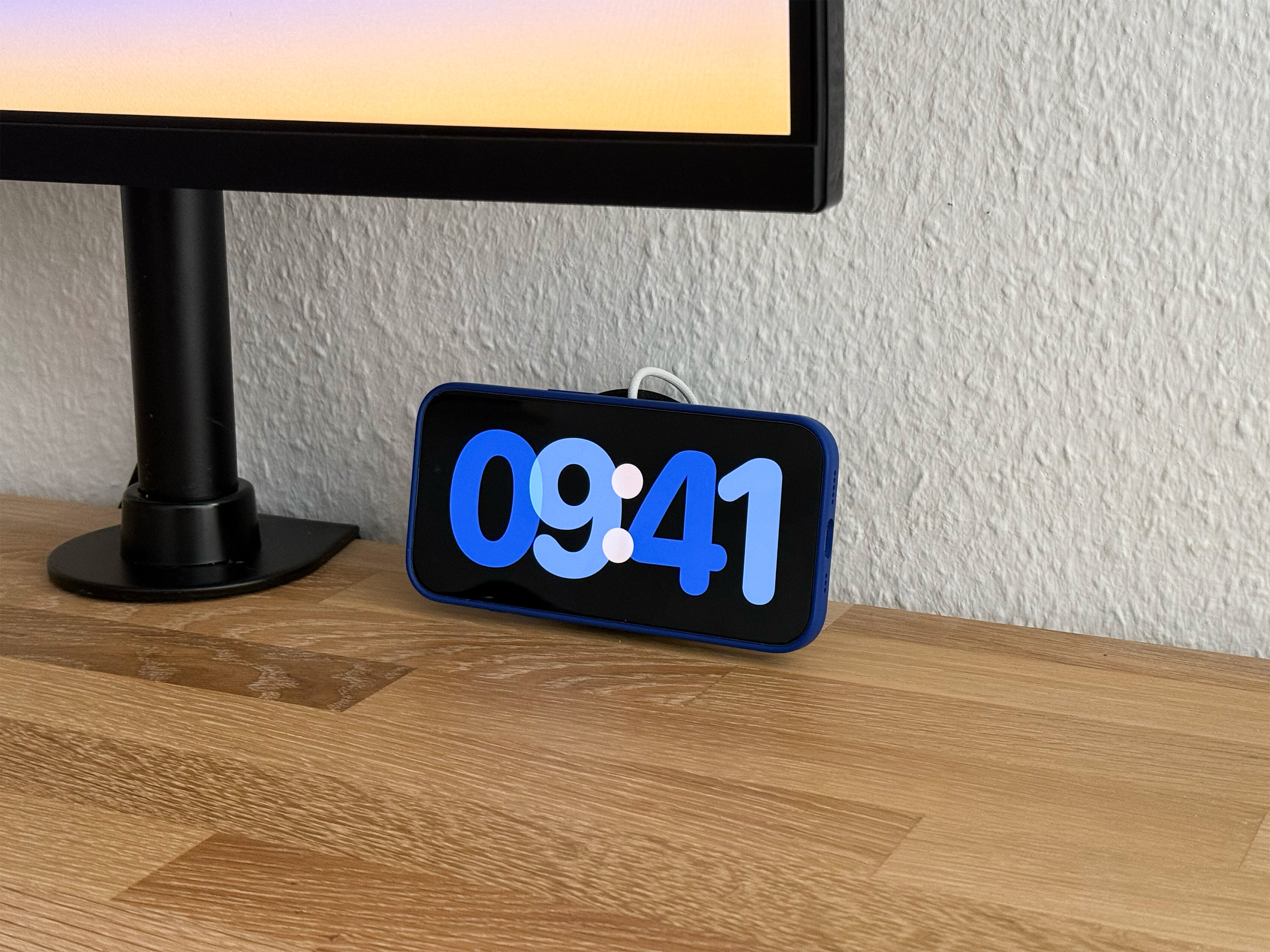 MagSafe Desk Mount for Standby Mode