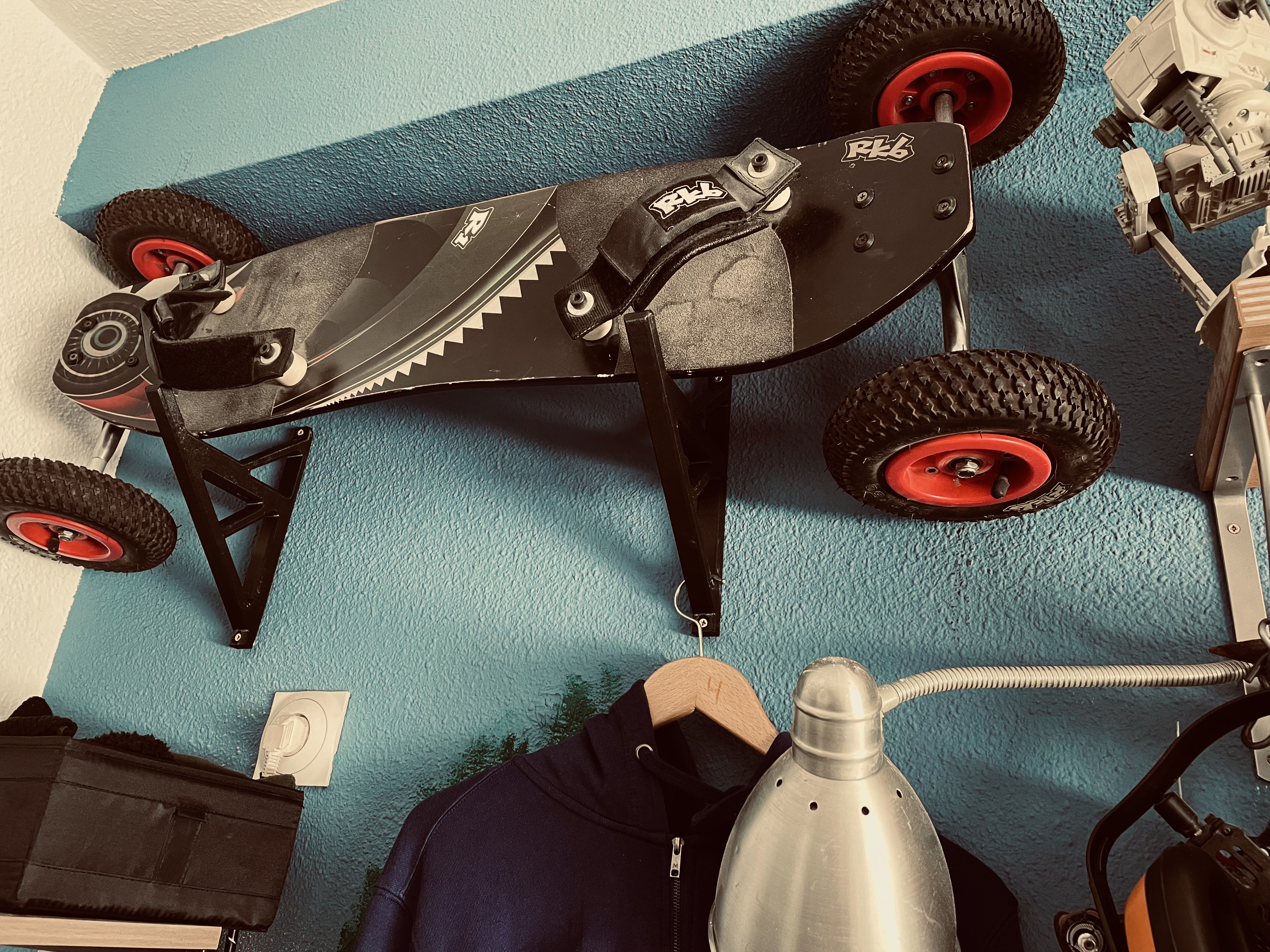 Holder For Things (mountainboard in my case