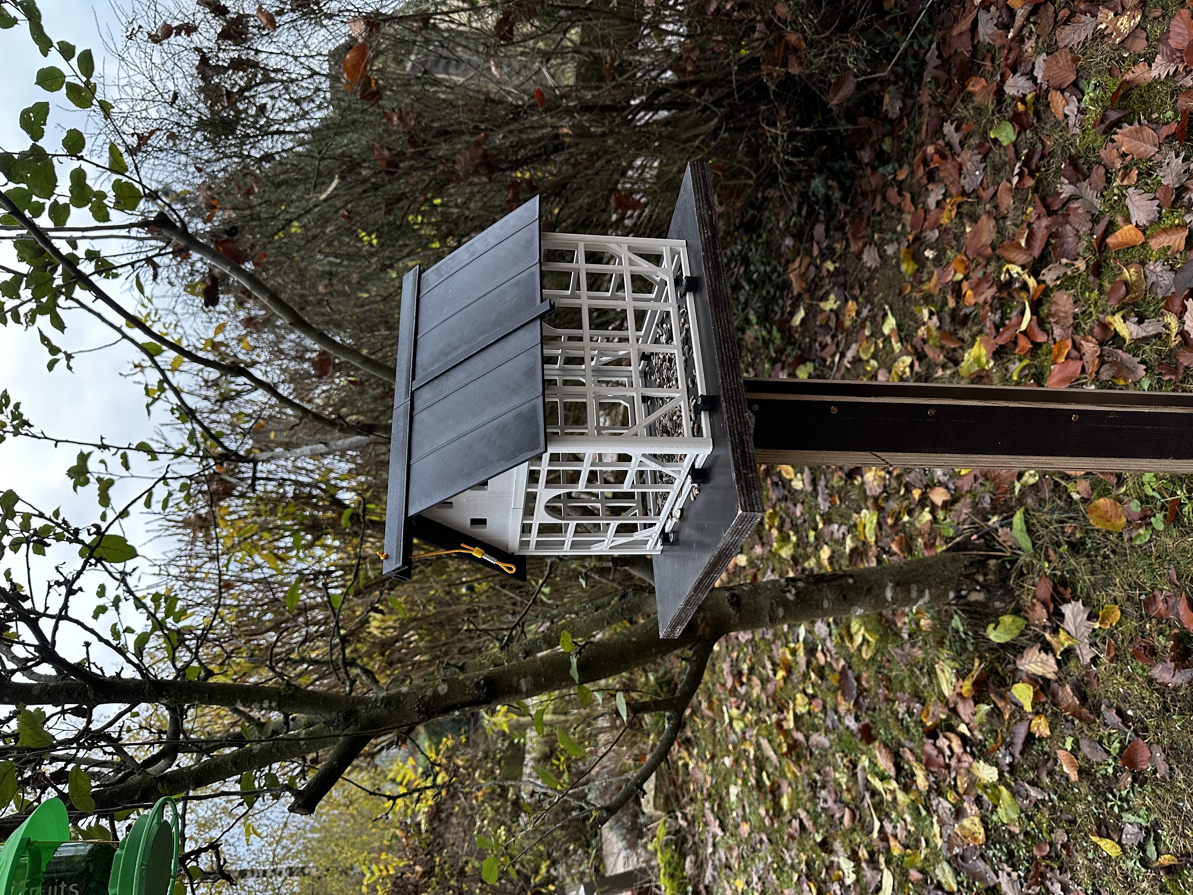 Vogelfutterhäuschen Fachwerk Schleswig Holstein Stil. Bird Feeder Half-Timber Schleswig Holstein Style