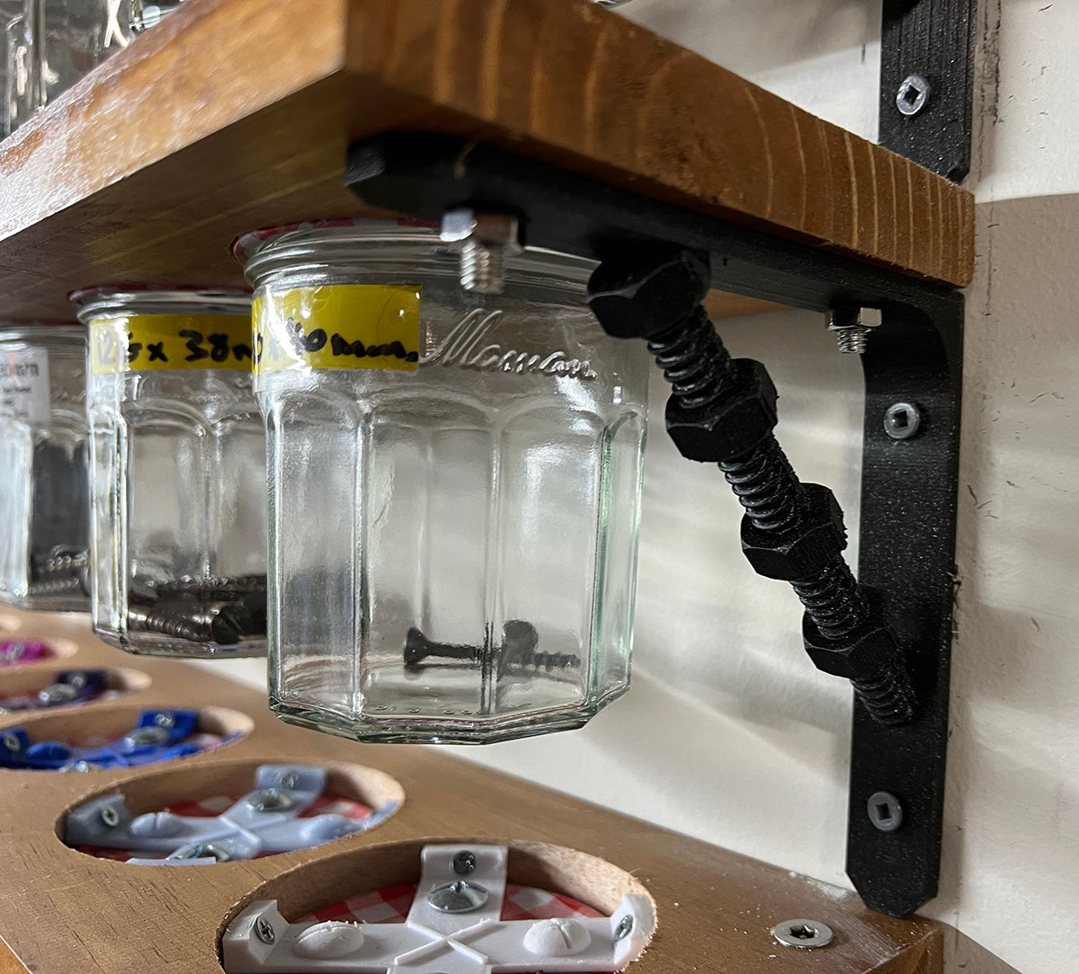 Nut & Bolt shelf bracket — thumbnail 2