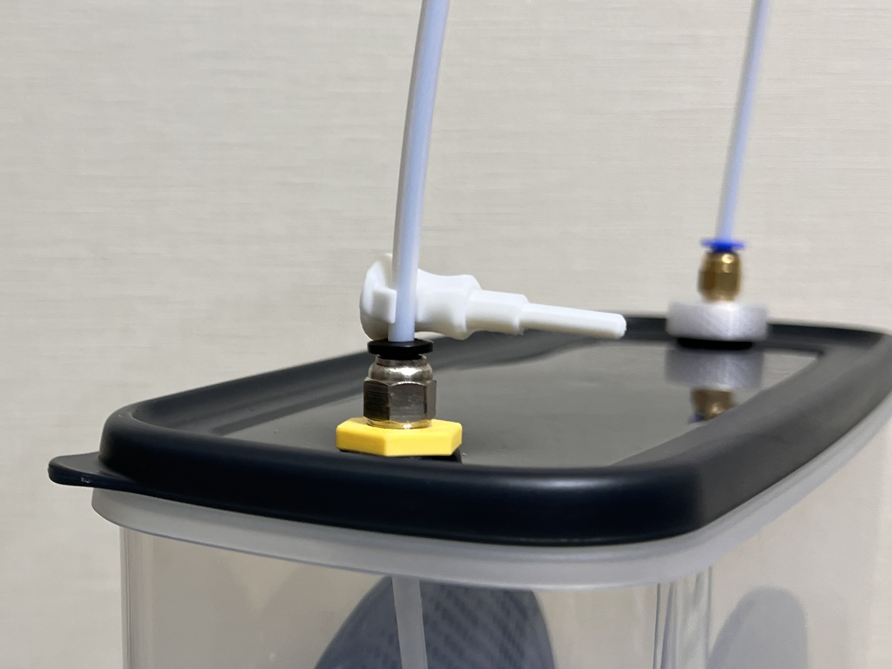 Clippable PTFE Fitting Plug