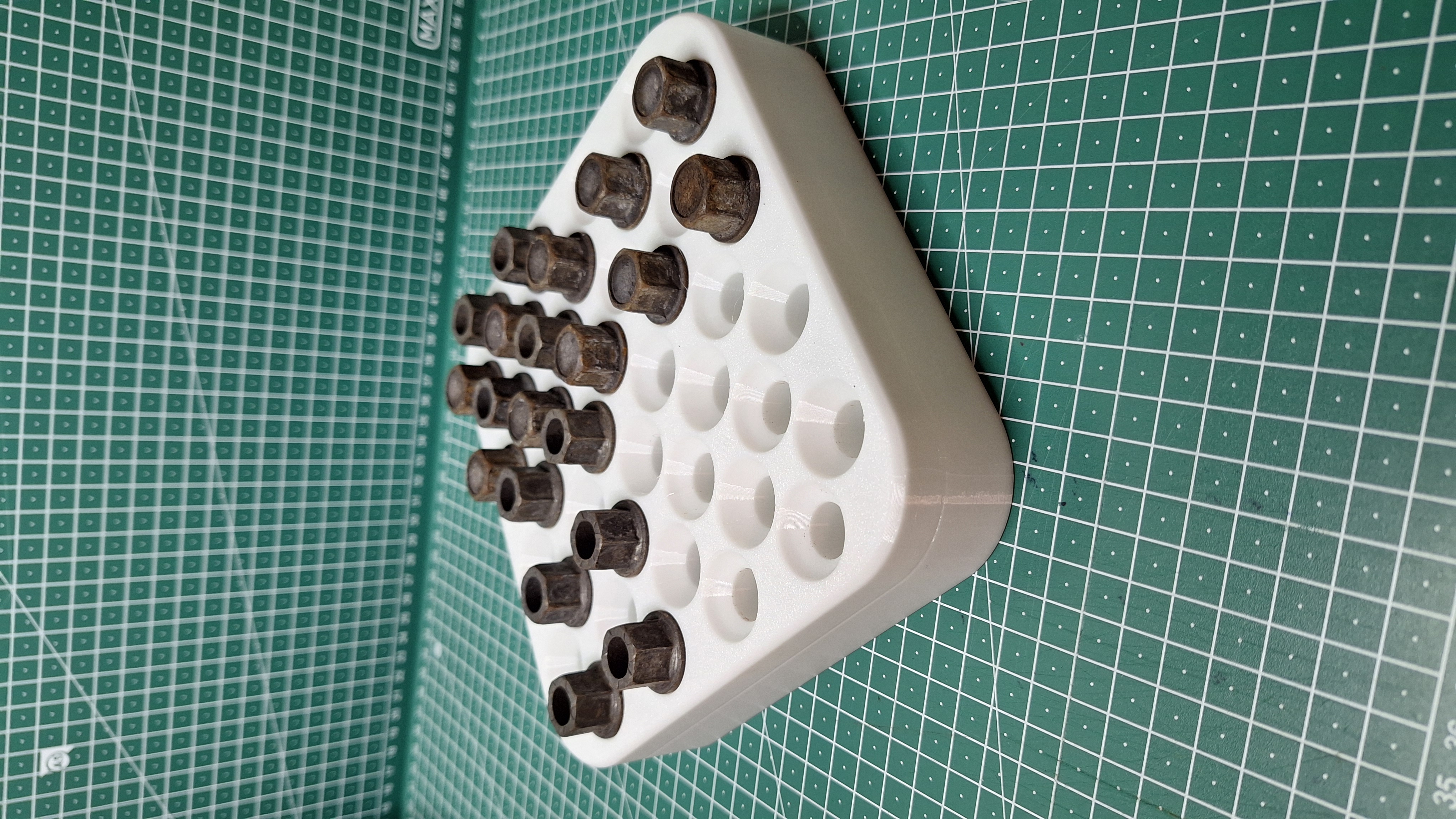 Cone and Ball Seat Wheel Bolt Box