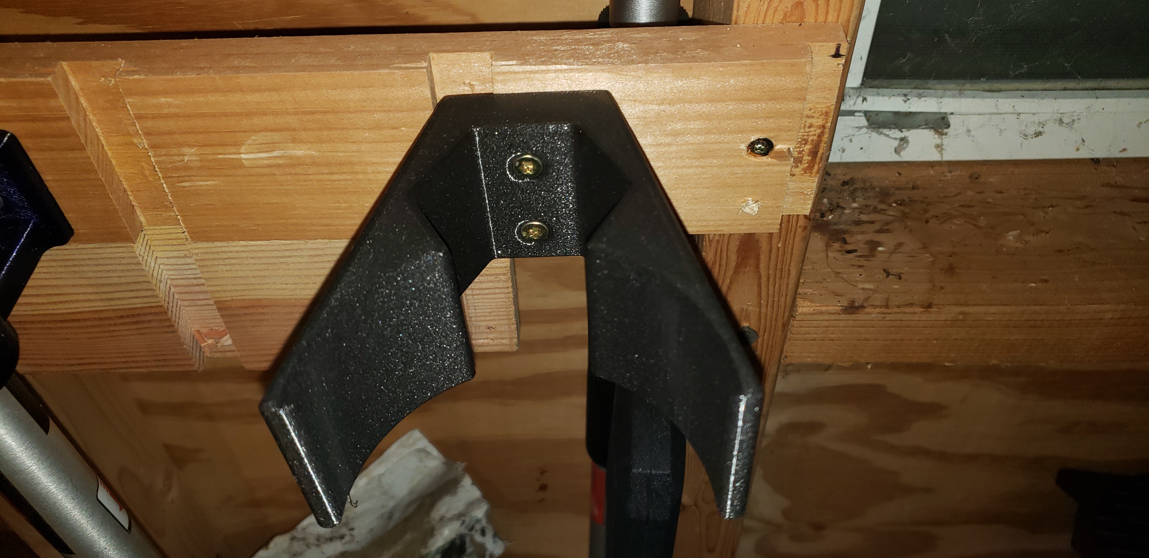 Wall mount support for the Milwaukee M18 Blower, Model 2724