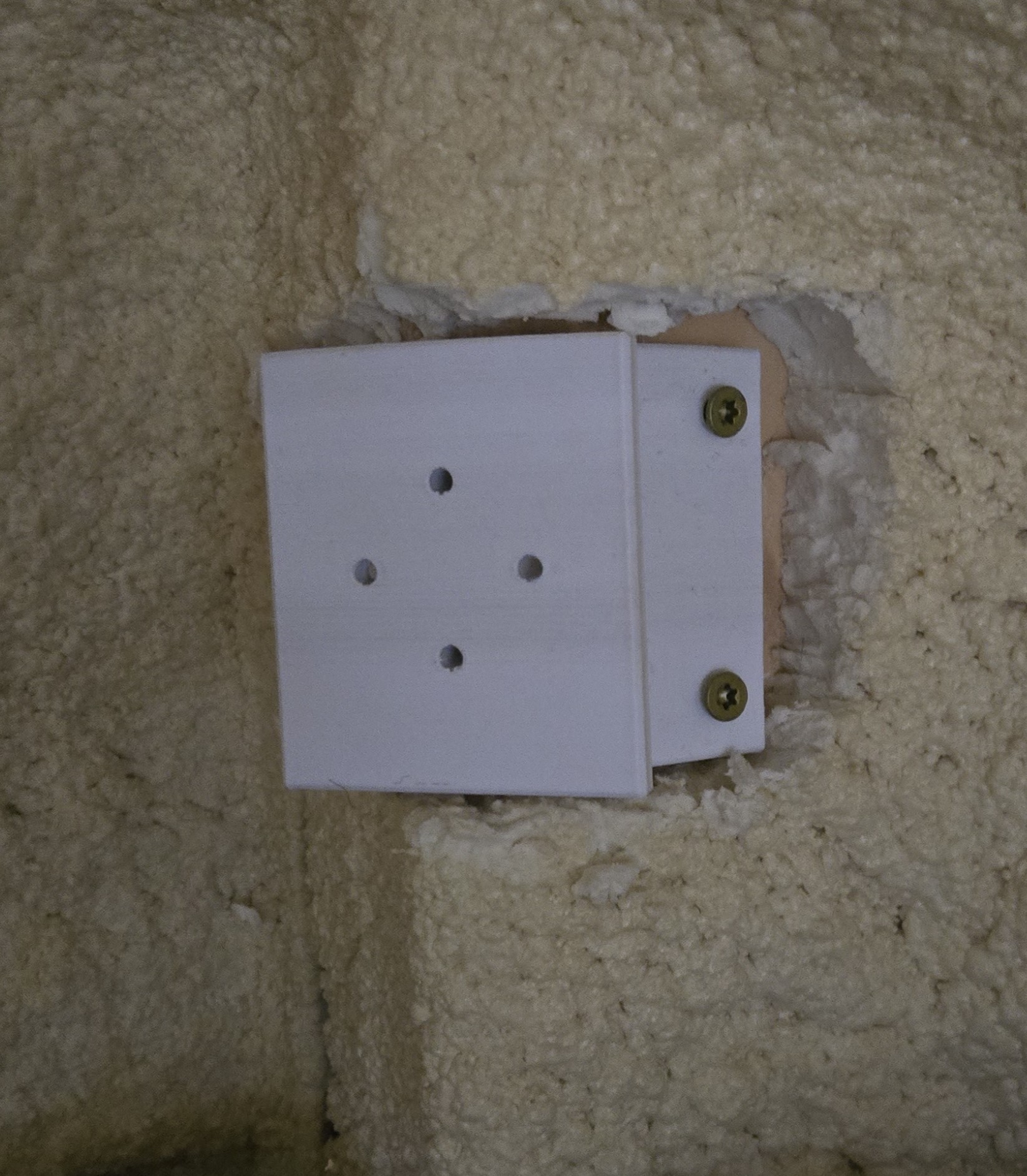 Nest Cam Outside Corner Mount (indoor, wired)