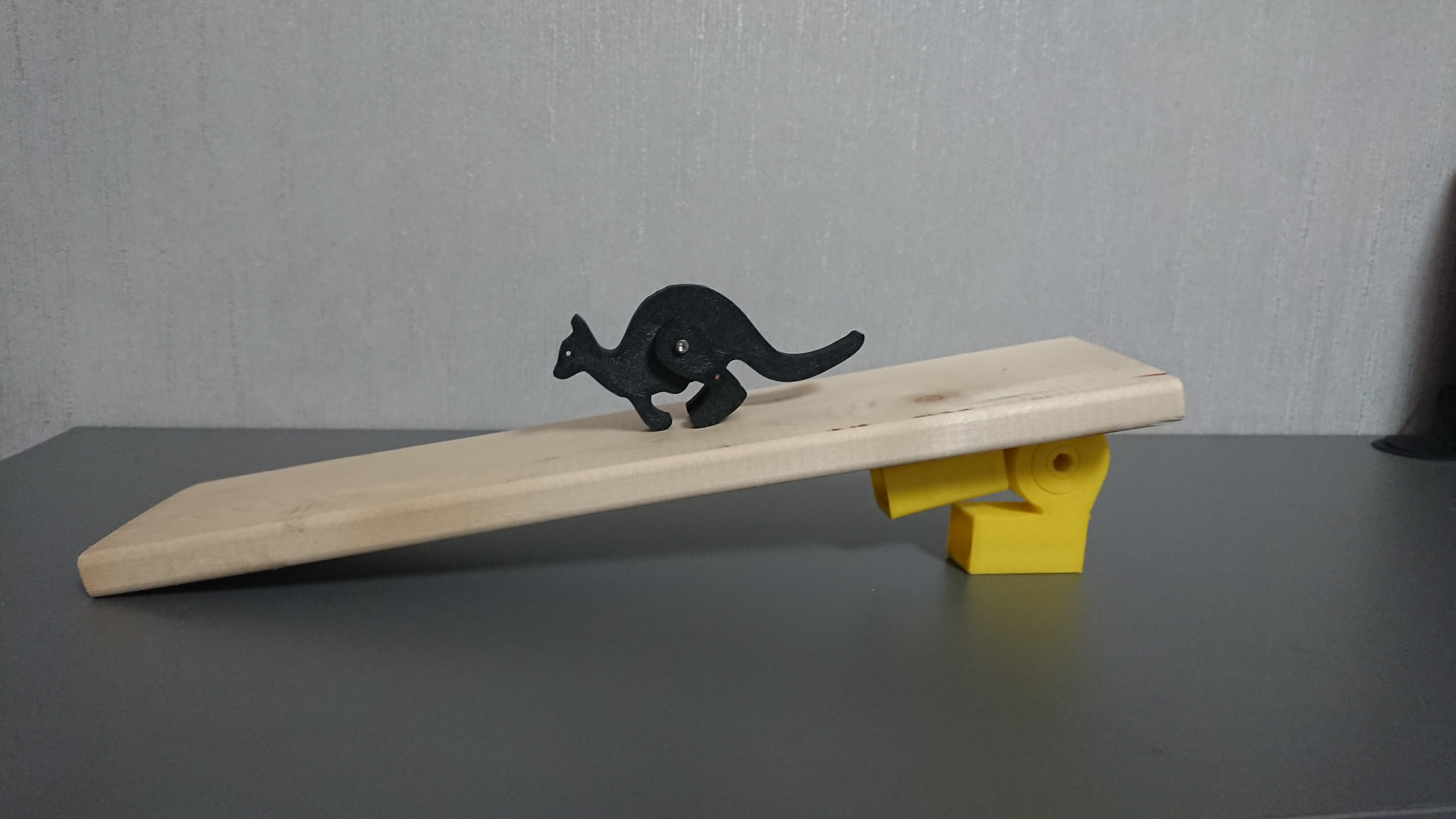 Self-walking kangaroo — miniatura 2