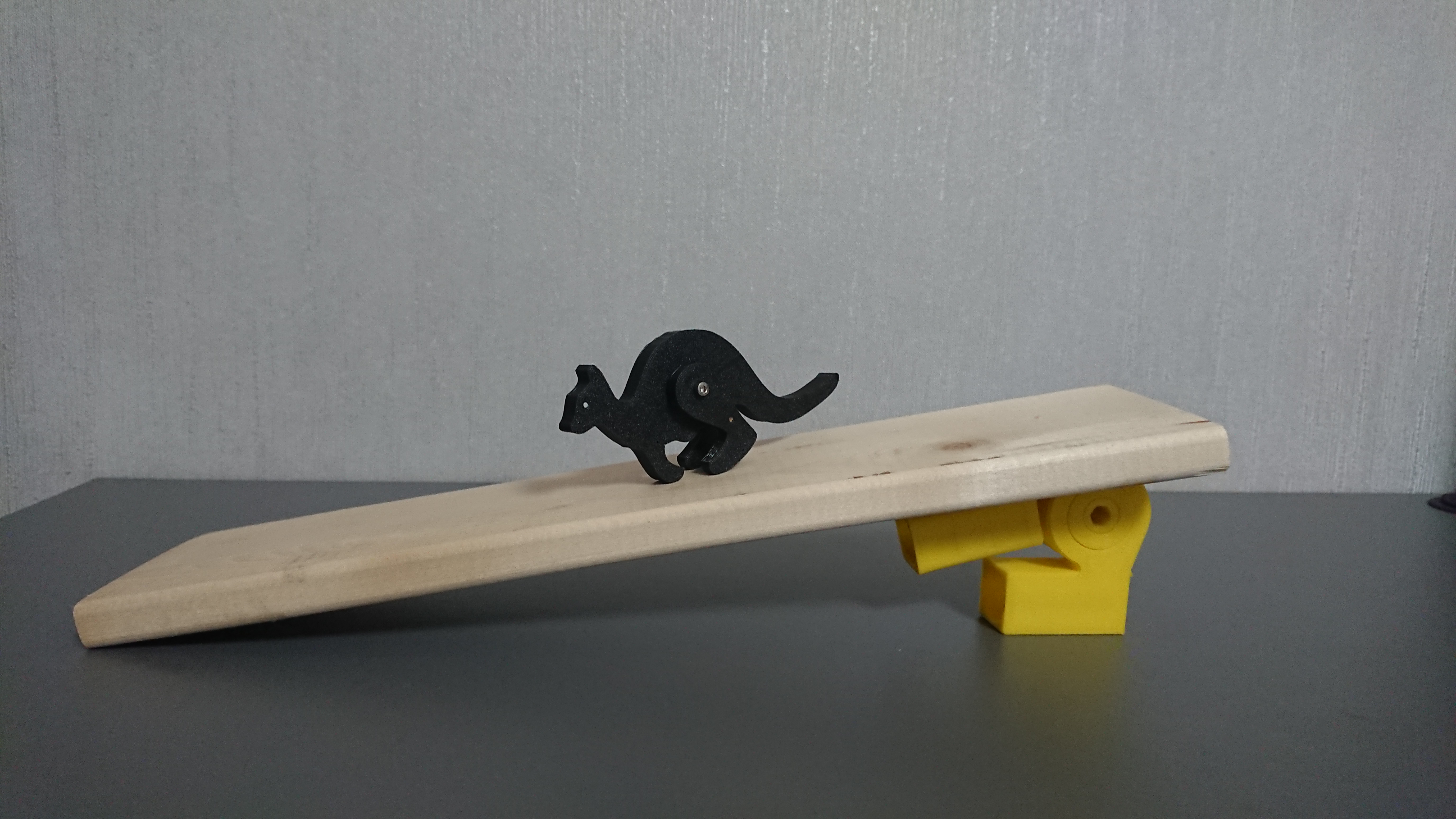 Self-walking kangaroo — miniatura 3