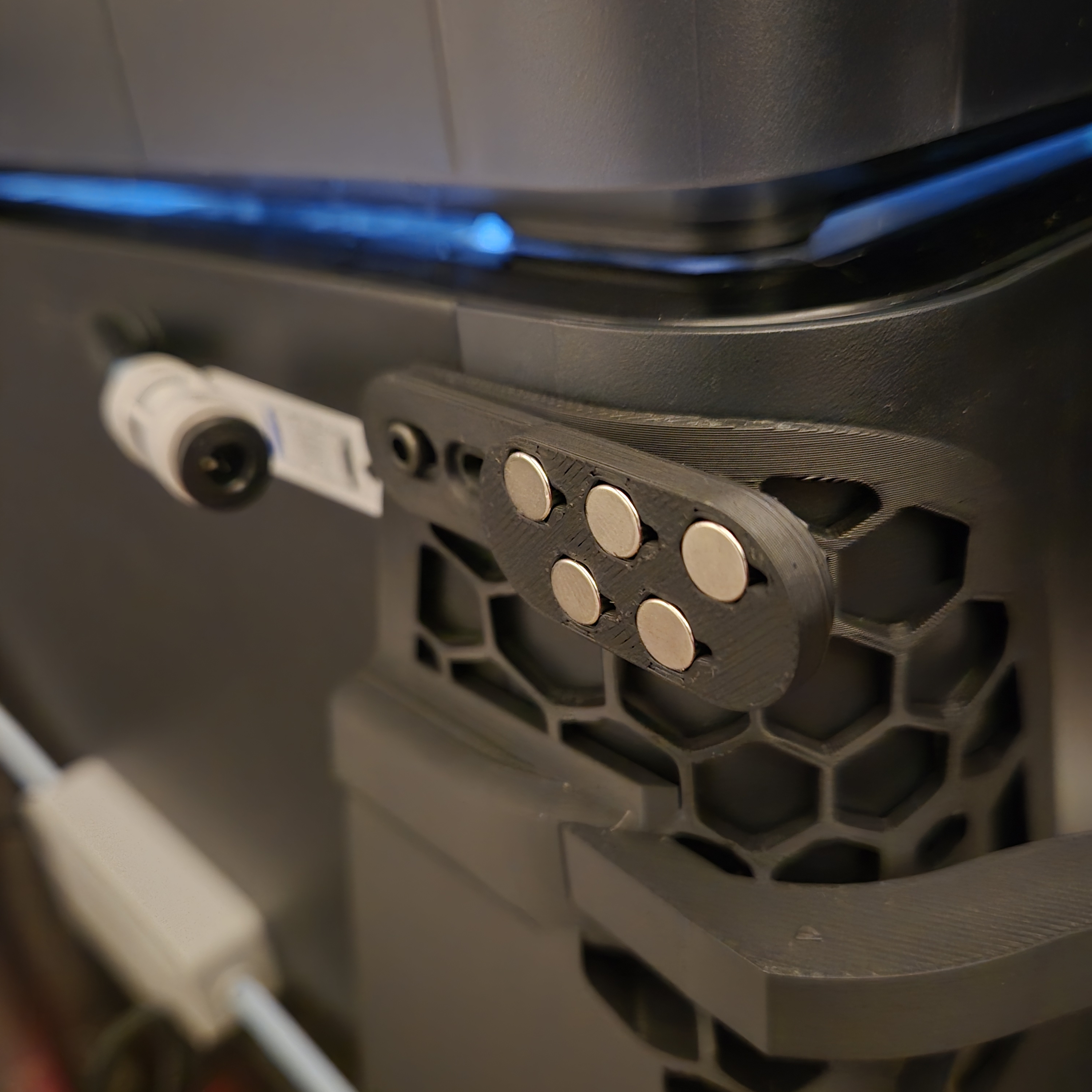 Four-Way Splitter Side Spool Mount