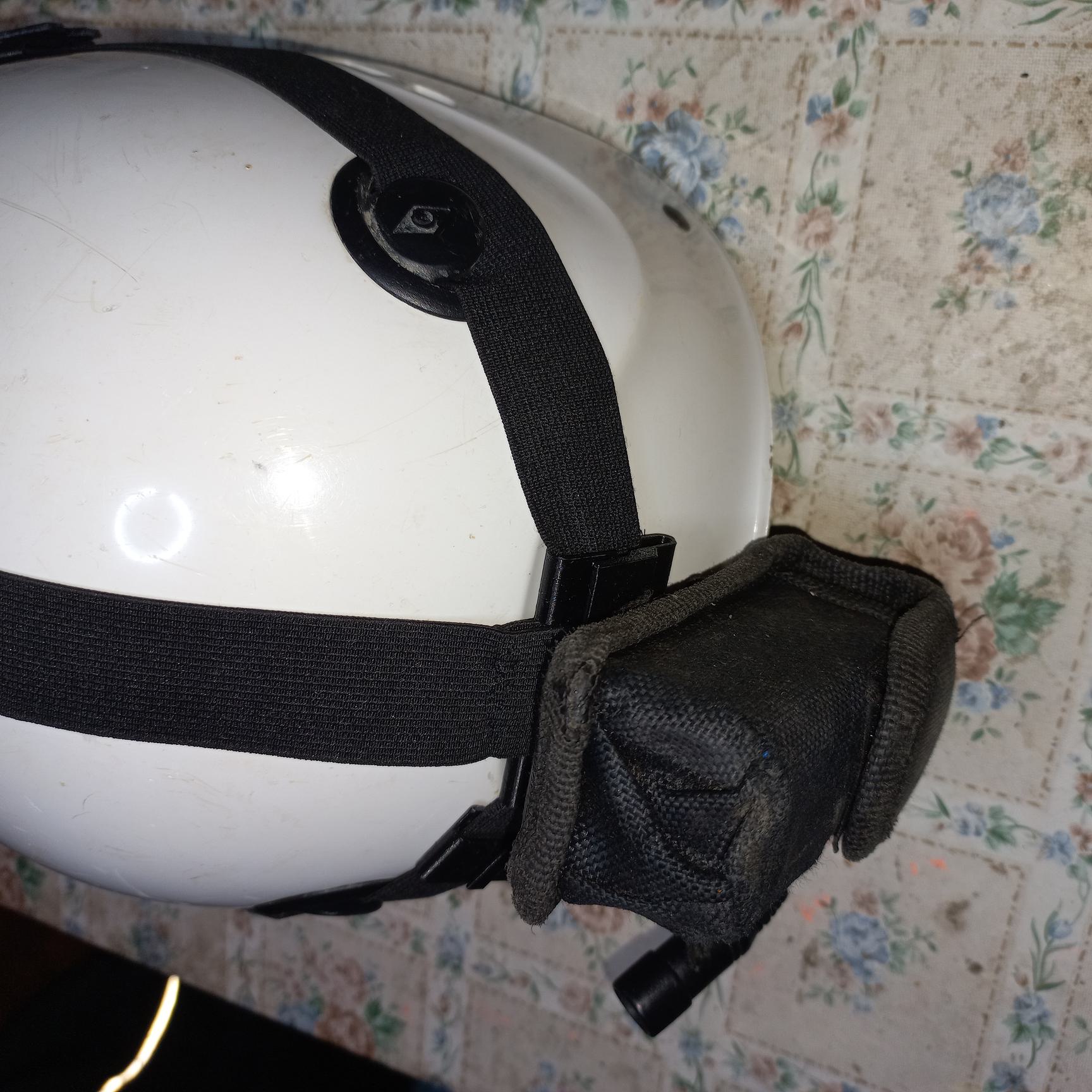 Head lamp battery holder