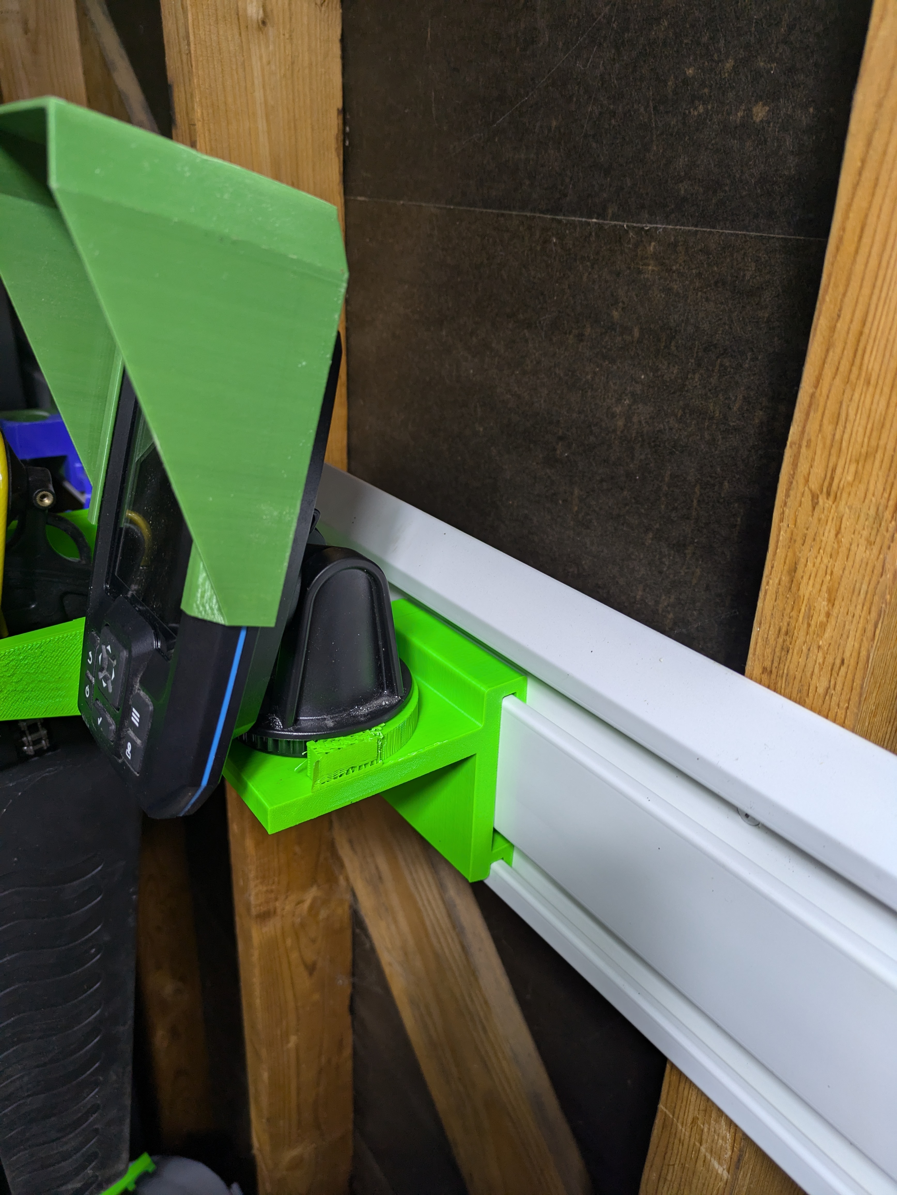 Garmin Striker 4 gladiator storage