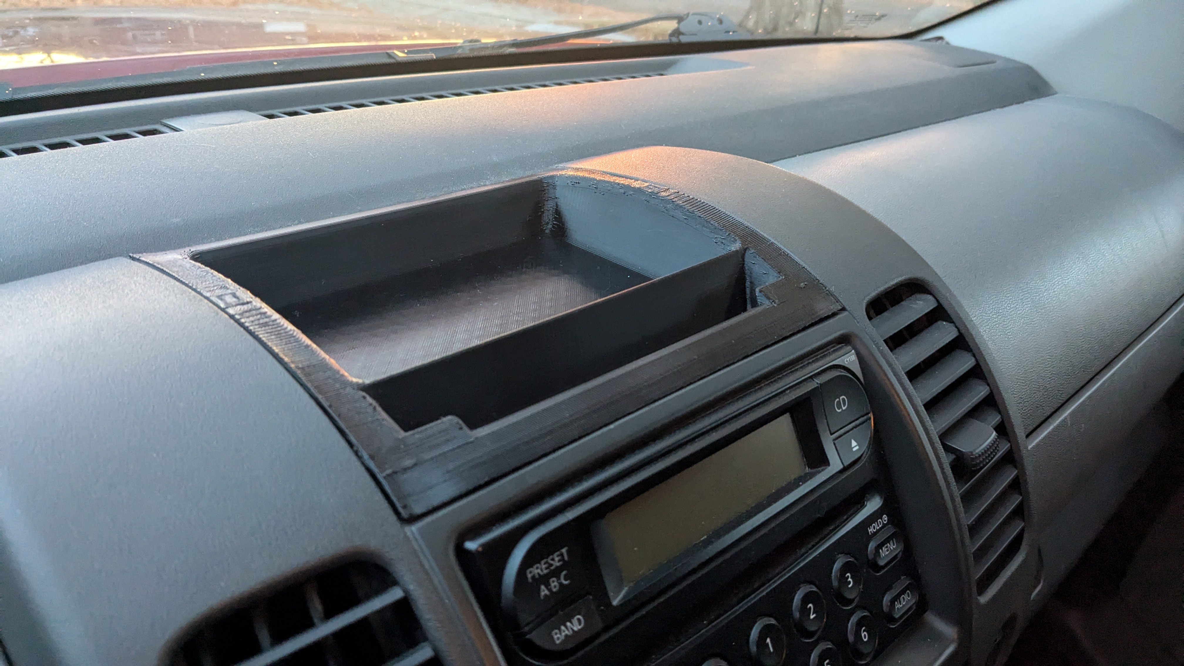 Nissan Dash Tray with Phone Holder